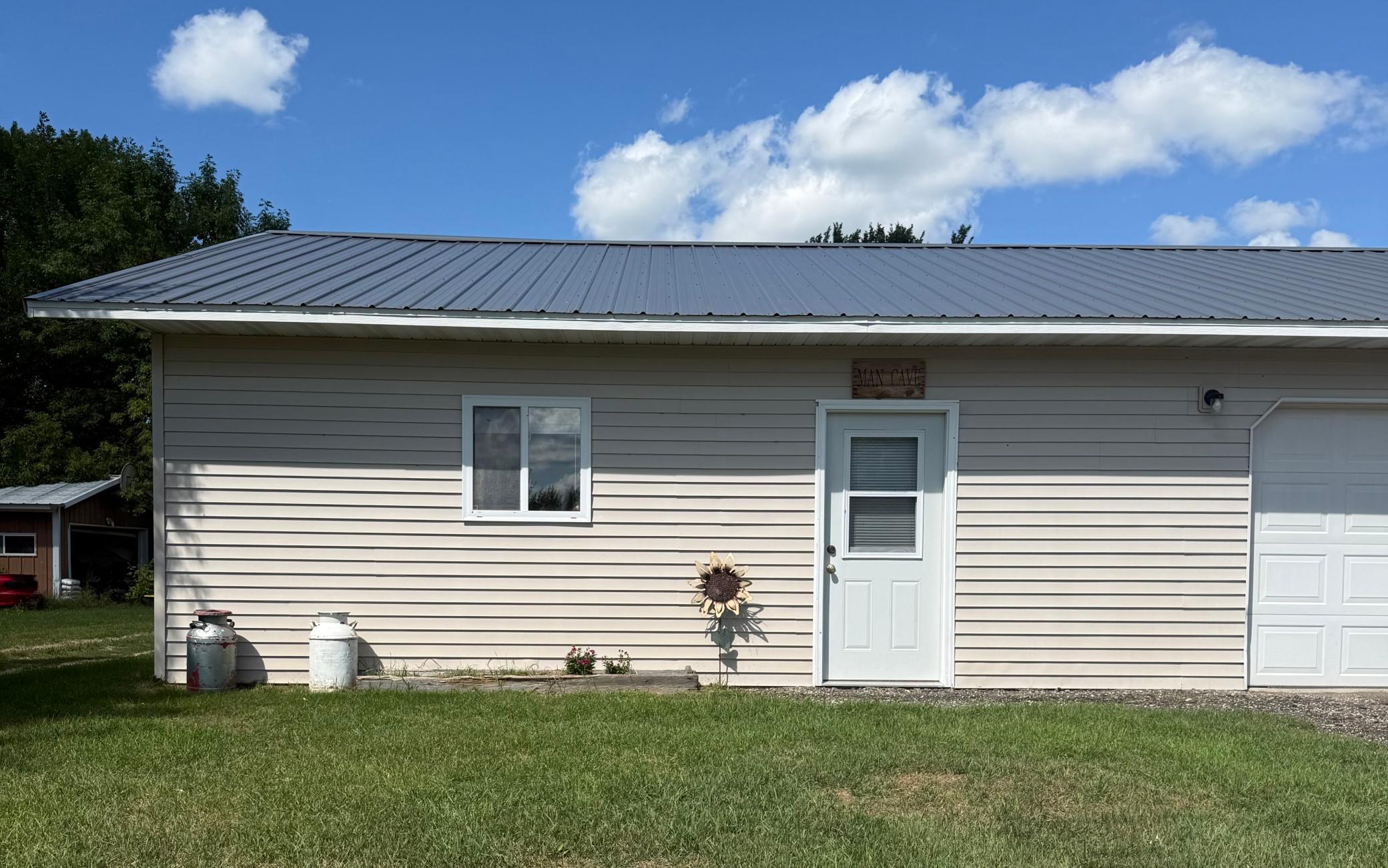 1903 single family home for sale at 352 3rd Avenue S in Casselton, ND — 2 bed, 3 bath (photo 25 of 43)