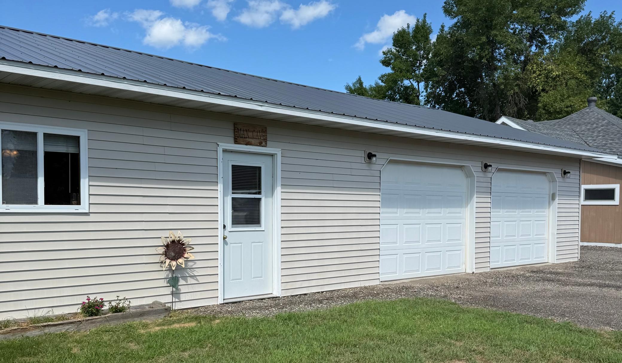 1903 single family home for sale at 352 3rd Avenue S in Casselton, ND — 2 bed, 3 bath (photo 26 of 43)