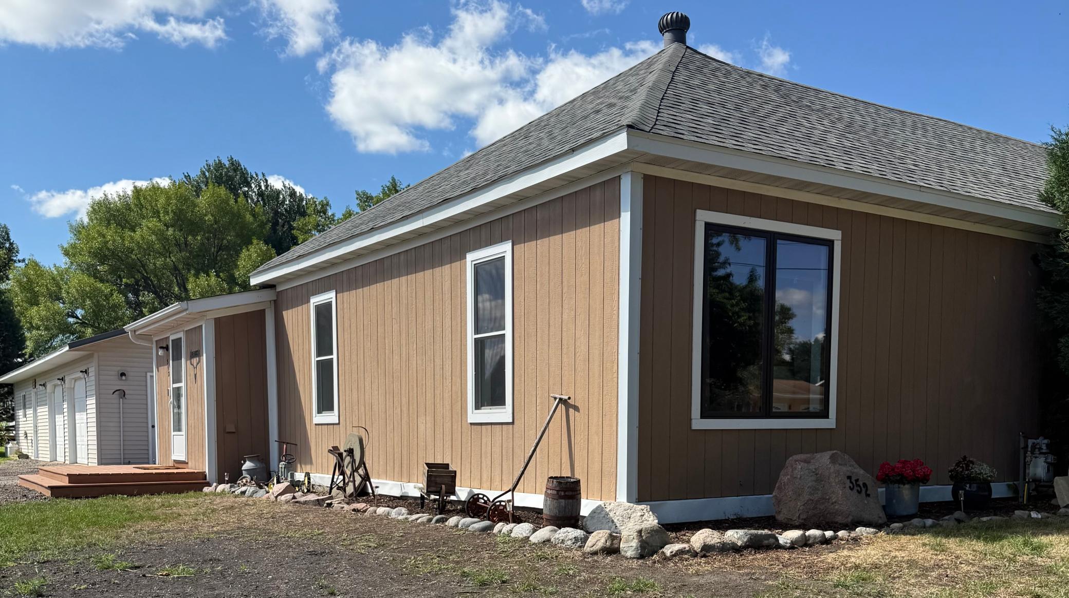 1903 single family home for sale at 352 3rd Avenue S in Casselton, ND — 2 bed, 3 bath (photo 36 of 43)