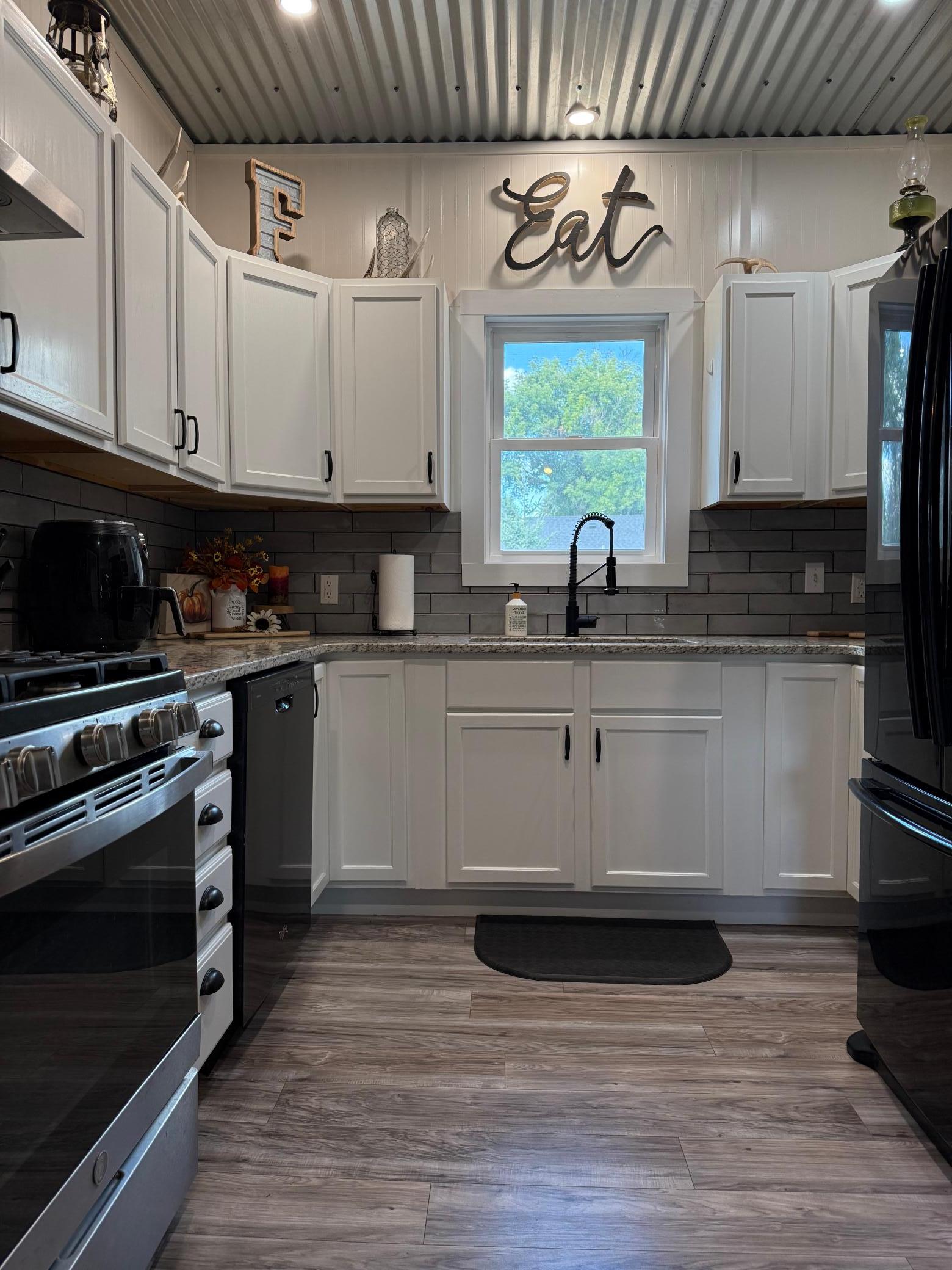 1903 single family home for sale at 352 3rd Avenue S in Casselton, ND — 2 bed, 3 bath (photo 6 of 43)