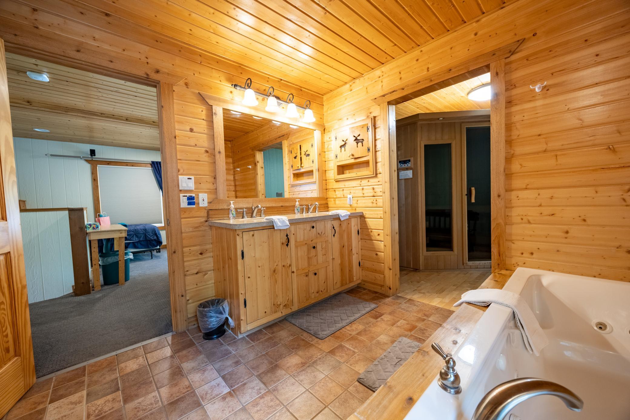 1995 single family home for sale at 51383 Bucks Mill Road in Detroit Lakes, MN — 5 bed, 4 bath (photo 54 of 79)