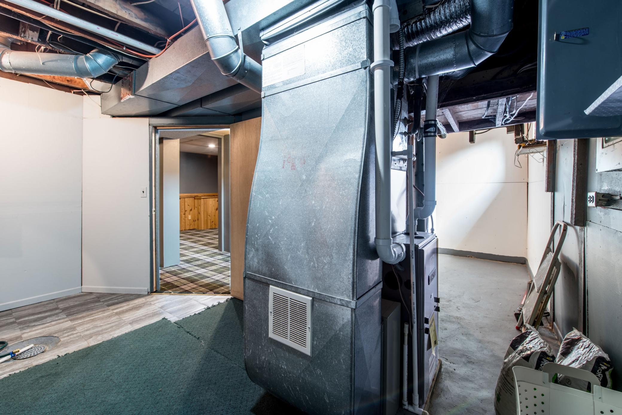 1927 single family home for sale at 1307 Cedar Street in Alexandria, MN — 2 bed, 2 bath (photo 21 of 28)