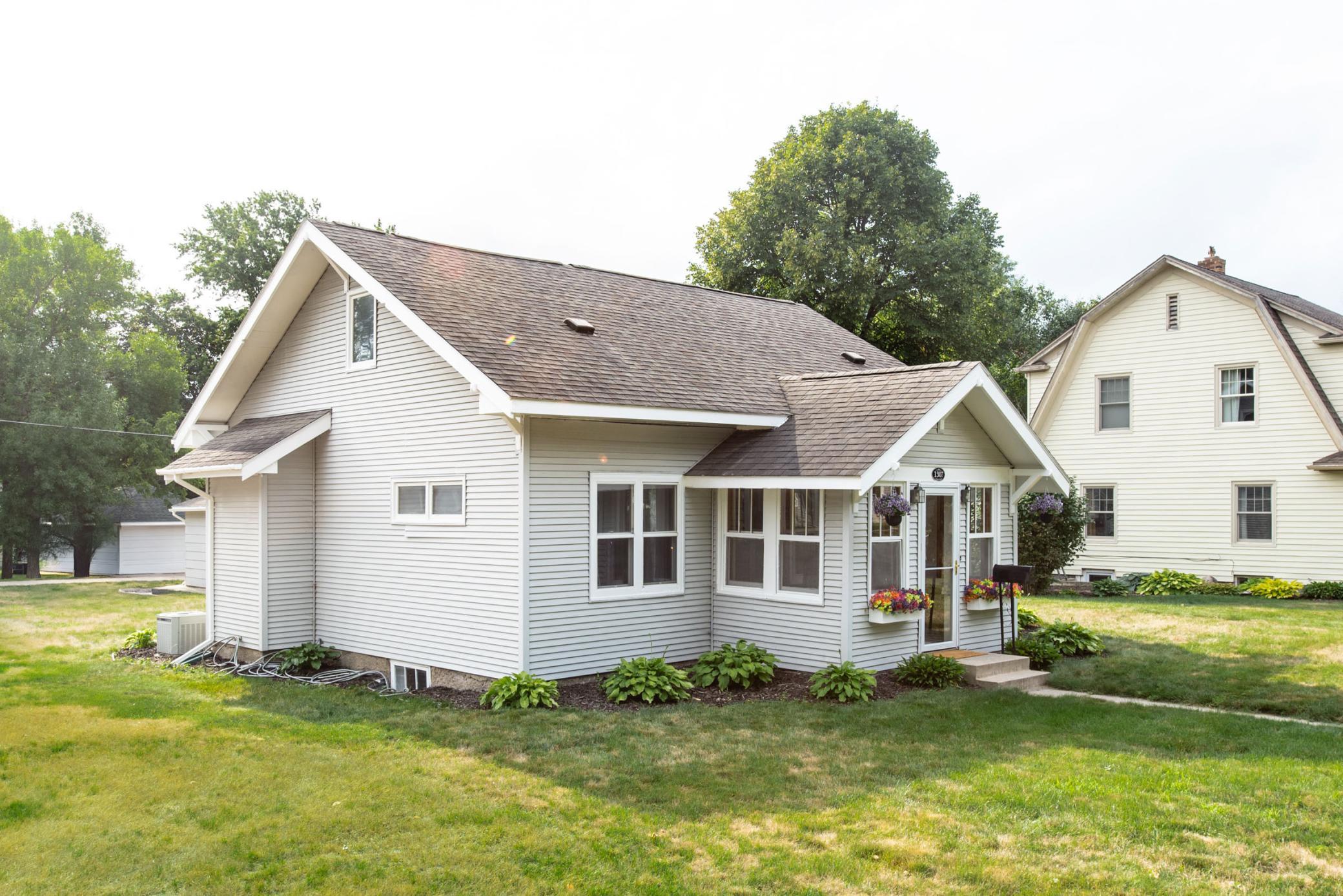 1927 single family home for sale at 1307 Cedar Street in Alexandria, MN — 2 bed, 2 bath (photo 25 of 28)