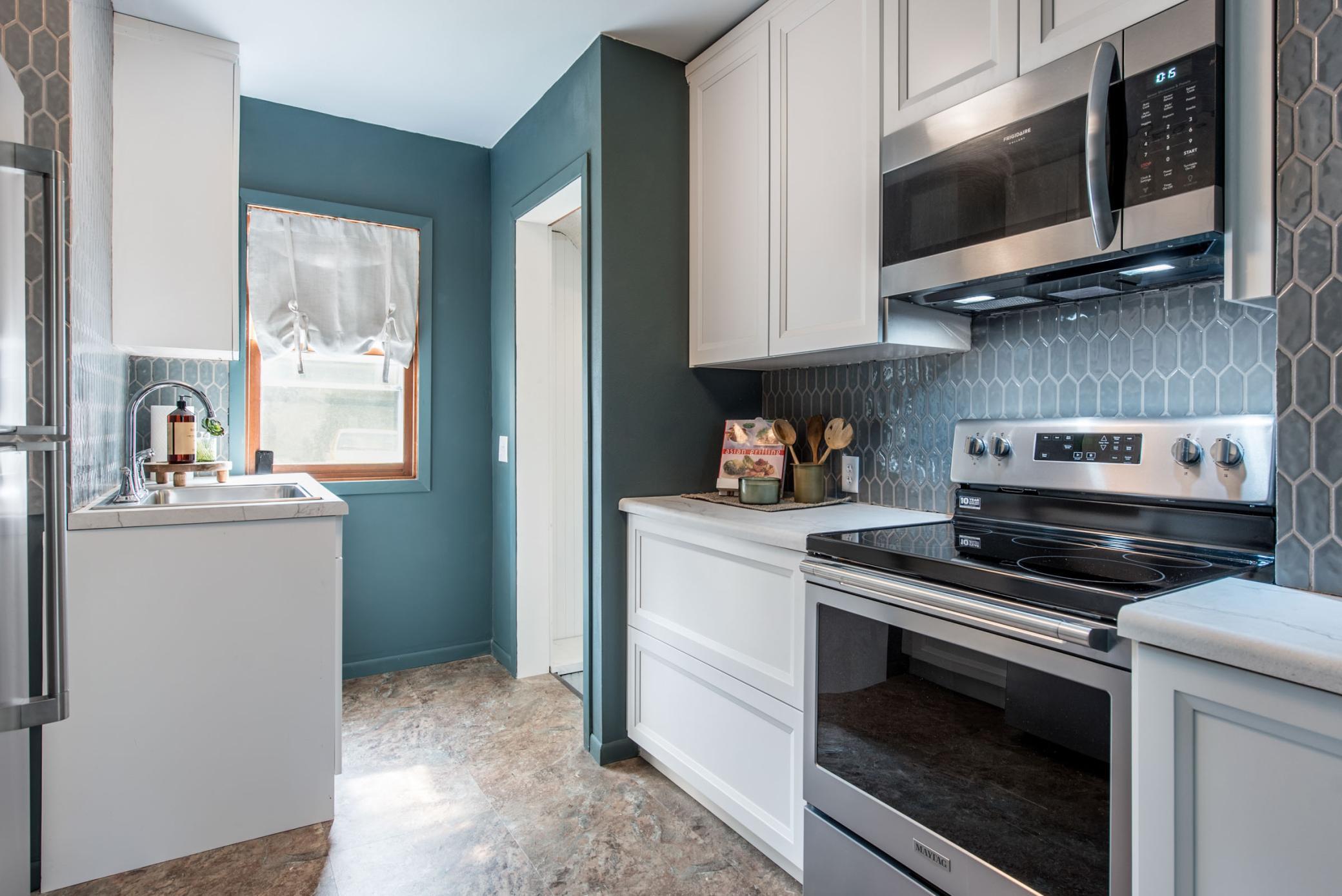 1927 single family home for sale at 1307 Cedar Street in Alexandria, MN — 2 bed, 2 bath (photo 8 of 28)