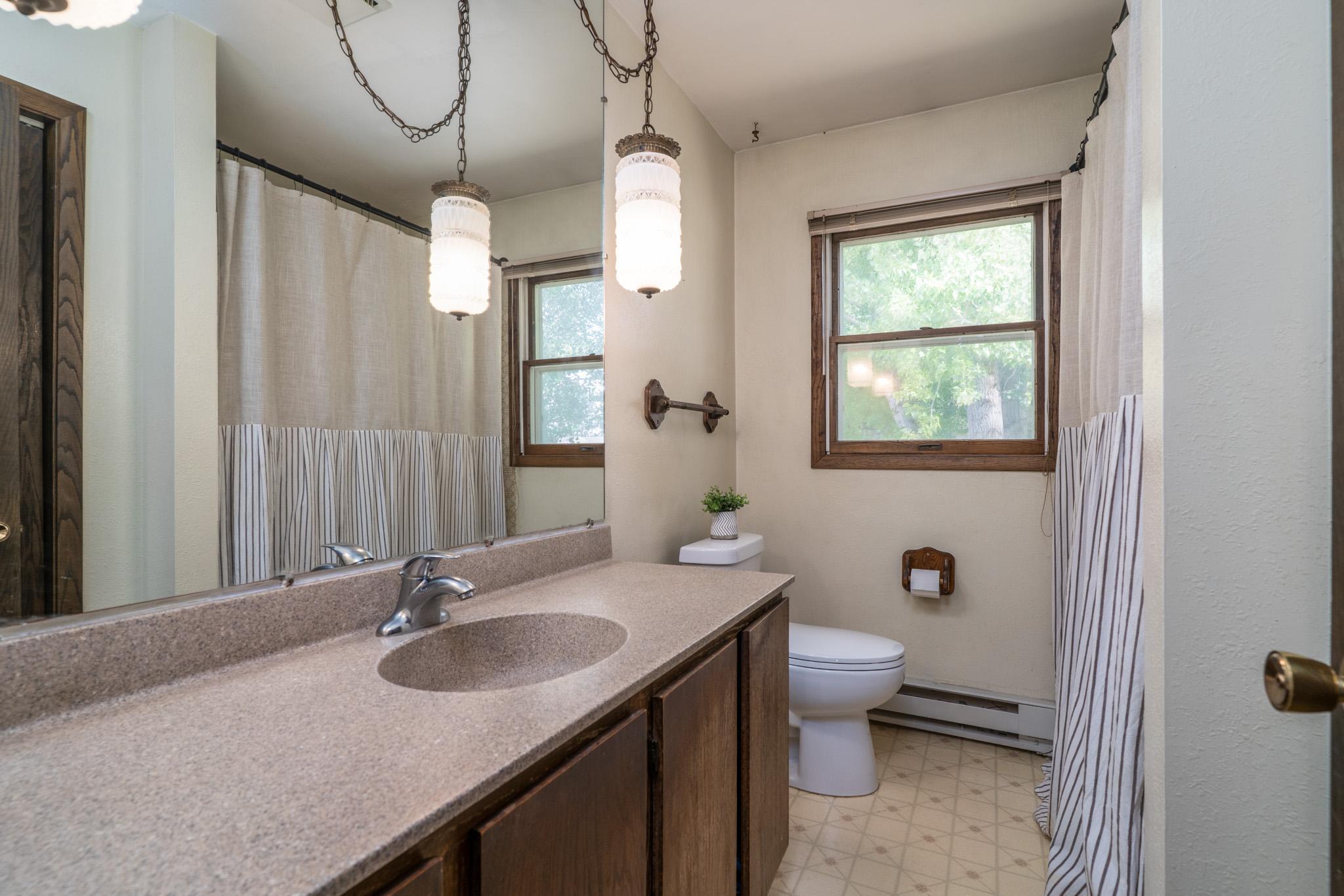 1977 single family home for sale at 511 4th Avenue NE in Crookston, MN — 4 bed, 2 bath (photo 13 of 35)