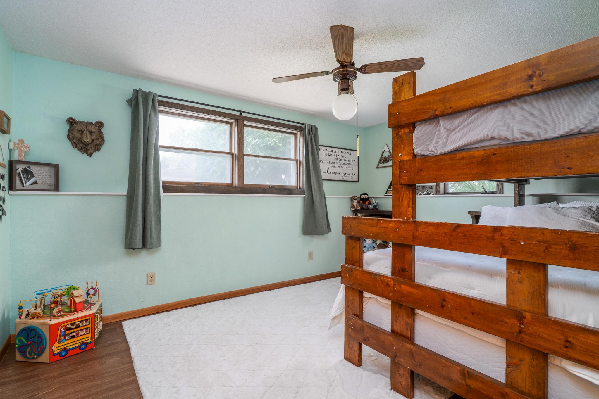 1977 single family home for sale at 511 4th Avenue NE in Crookston, MN — 4 bed, 2 bath (photo 17 of 35)