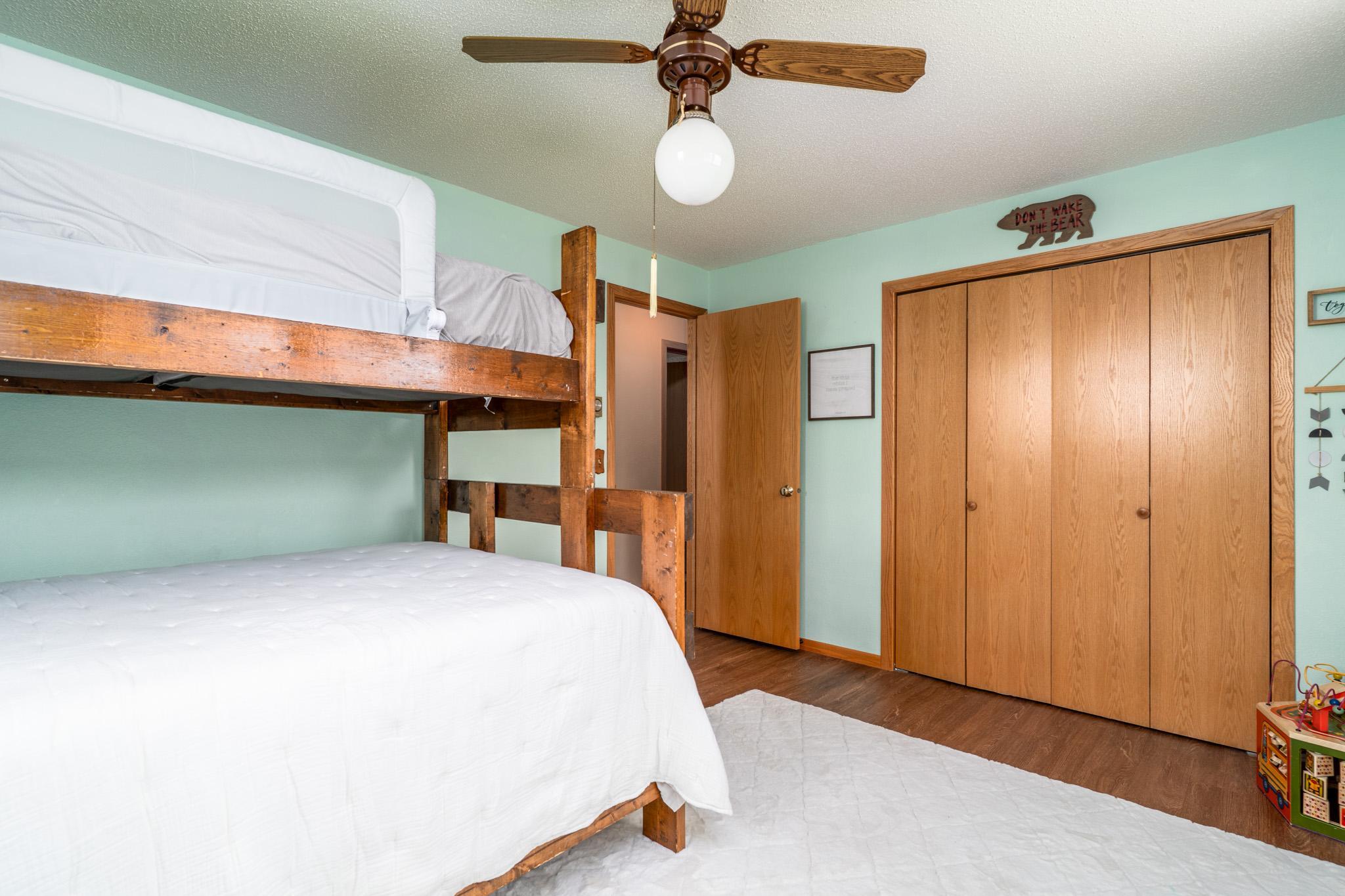 1977 single family home for sale at 511 4th Avenue NE in Crookston, MN — 4 bed, 2 bath (photo 18 of 35)