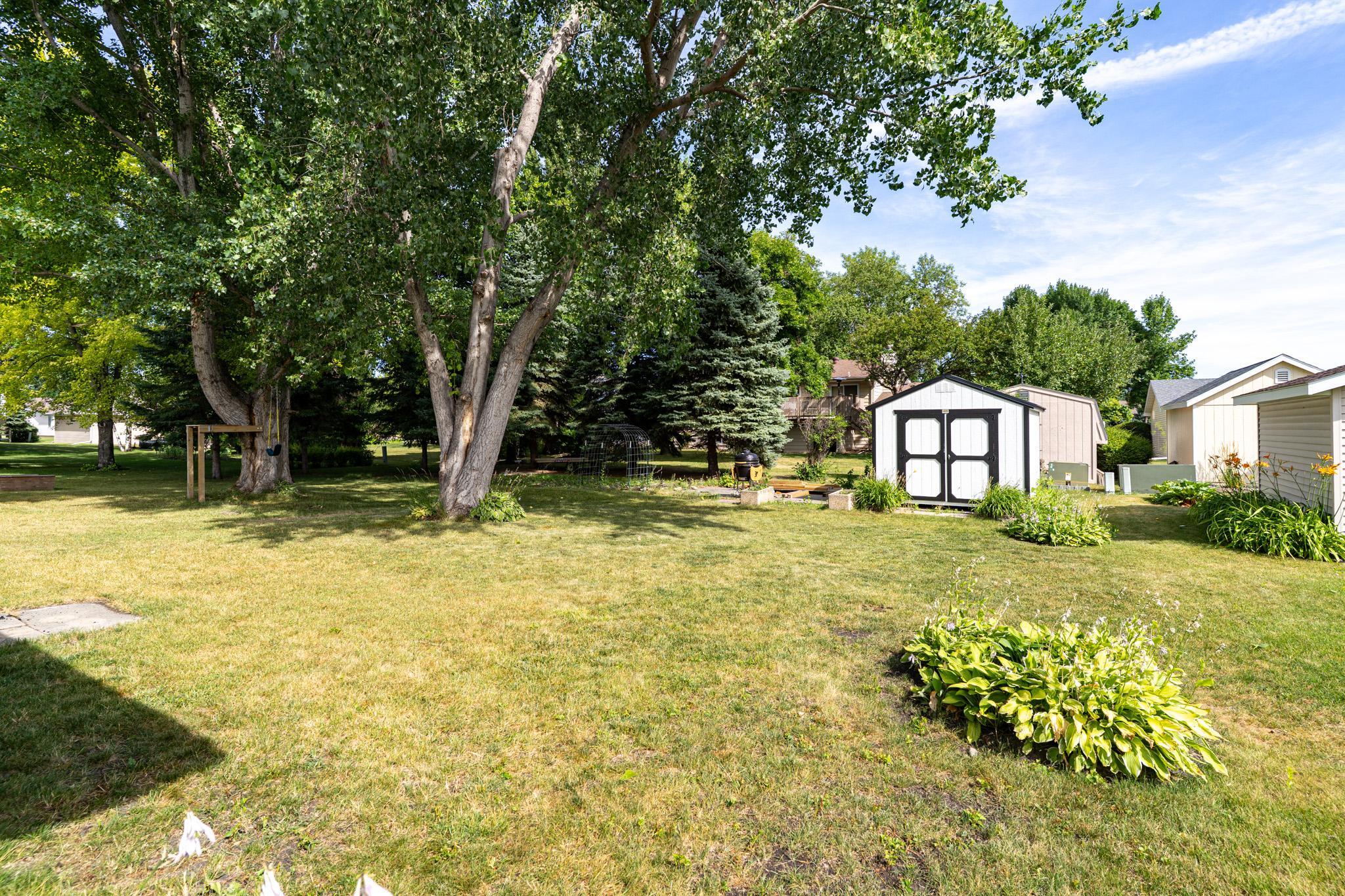 1977 single family home for sale at 511 4th Avenue NE in Crookston, MN — 4 bed, 2 bath (photo 3 of 35)