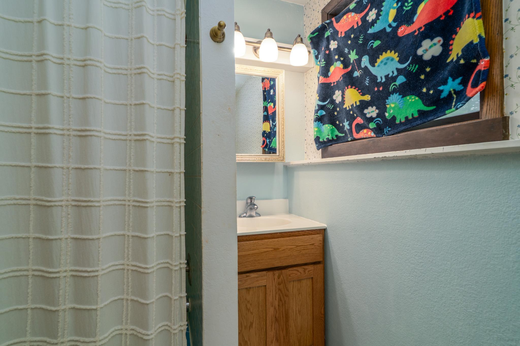 1977 single family home for sale at 511 4th Avenue NE in Crookston, MN — 4 bed, 2 bath (photo 21 of 35)