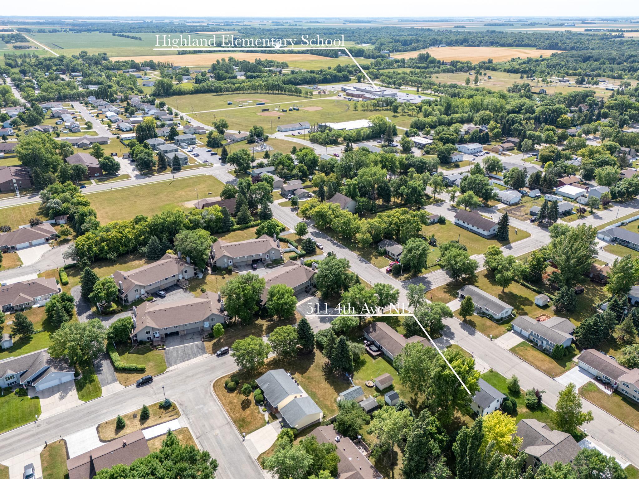 1977 single family home for sale at 511 4th Avenue NE in Crookston, MN — 4 bed, 2 bath (photo 30 of 35)