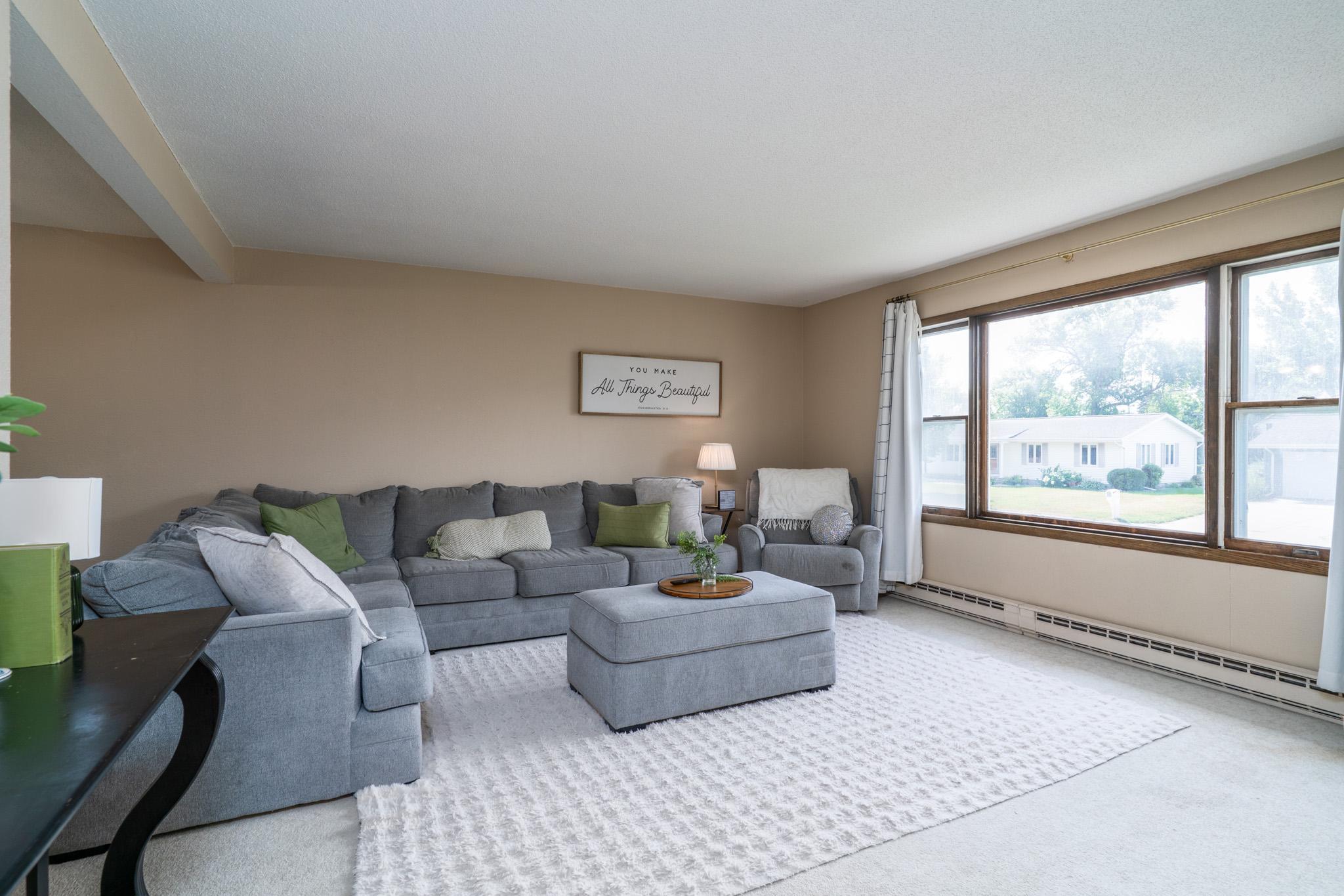 1977 single family home for sale at 511 4th Avenue NE in Crookston, MN — 4 bed, 2 bath (photo 4 of 35)