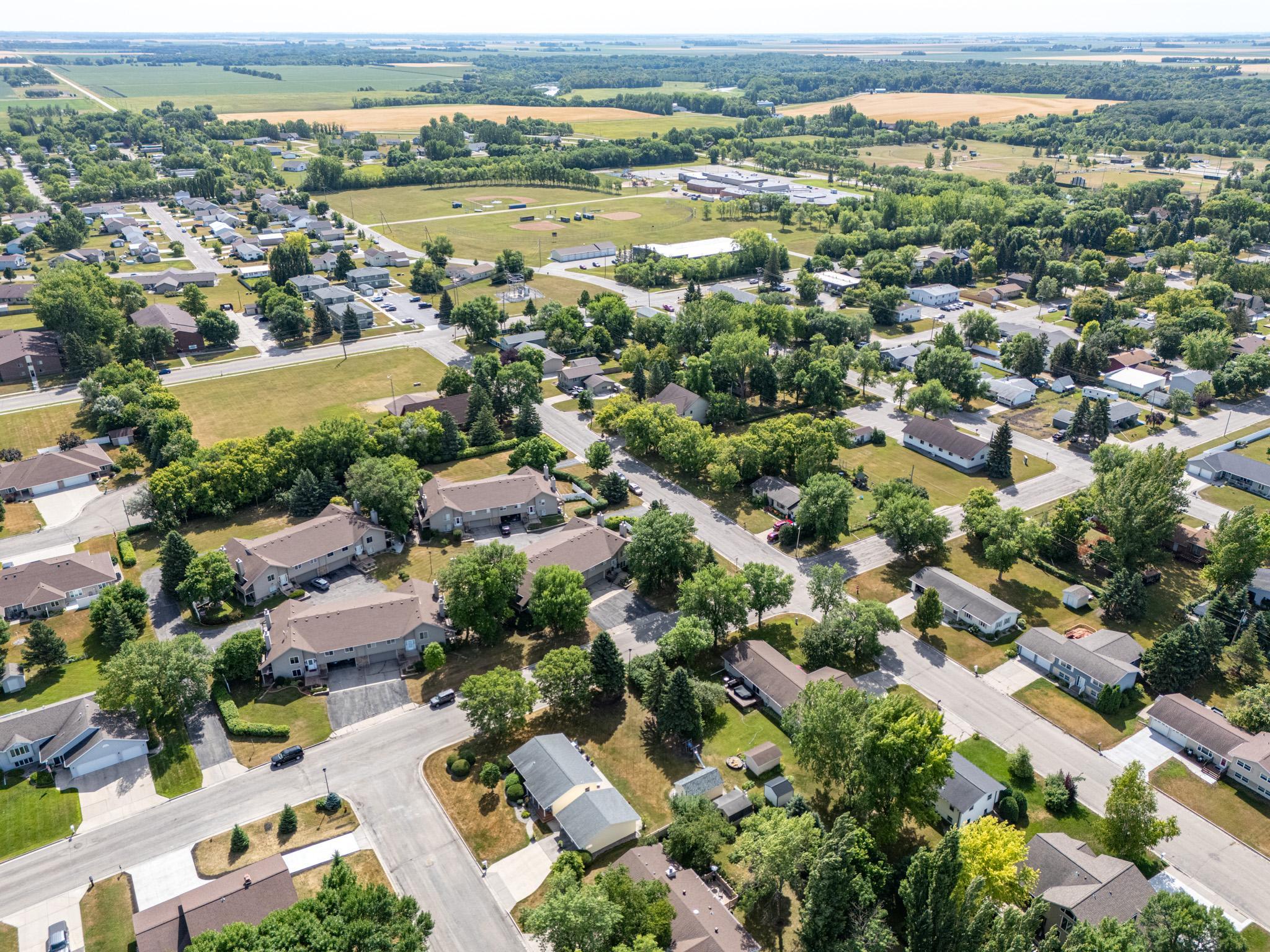 1977 single family home for sale at 511 4th Avenue NE in Crookston, MN — 4 bed, 2 bath (photo 31 of 35)