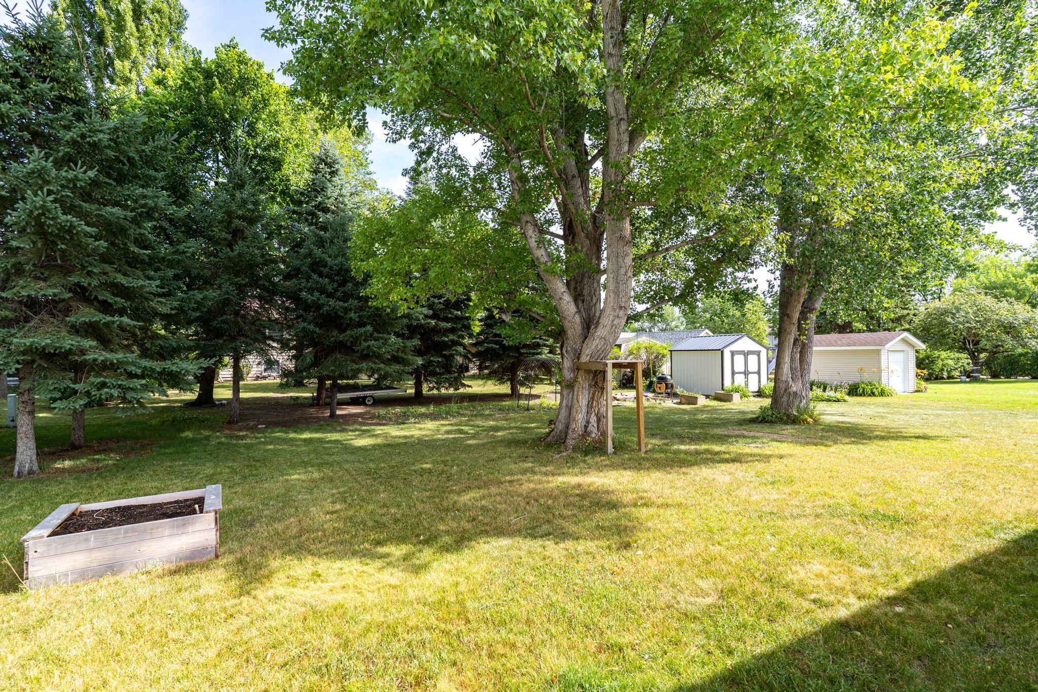 1977 single family home for sale at 511 4th Avenue NE in Crookston, MN — 4 bed, 2 bath (photo 34 of 35)