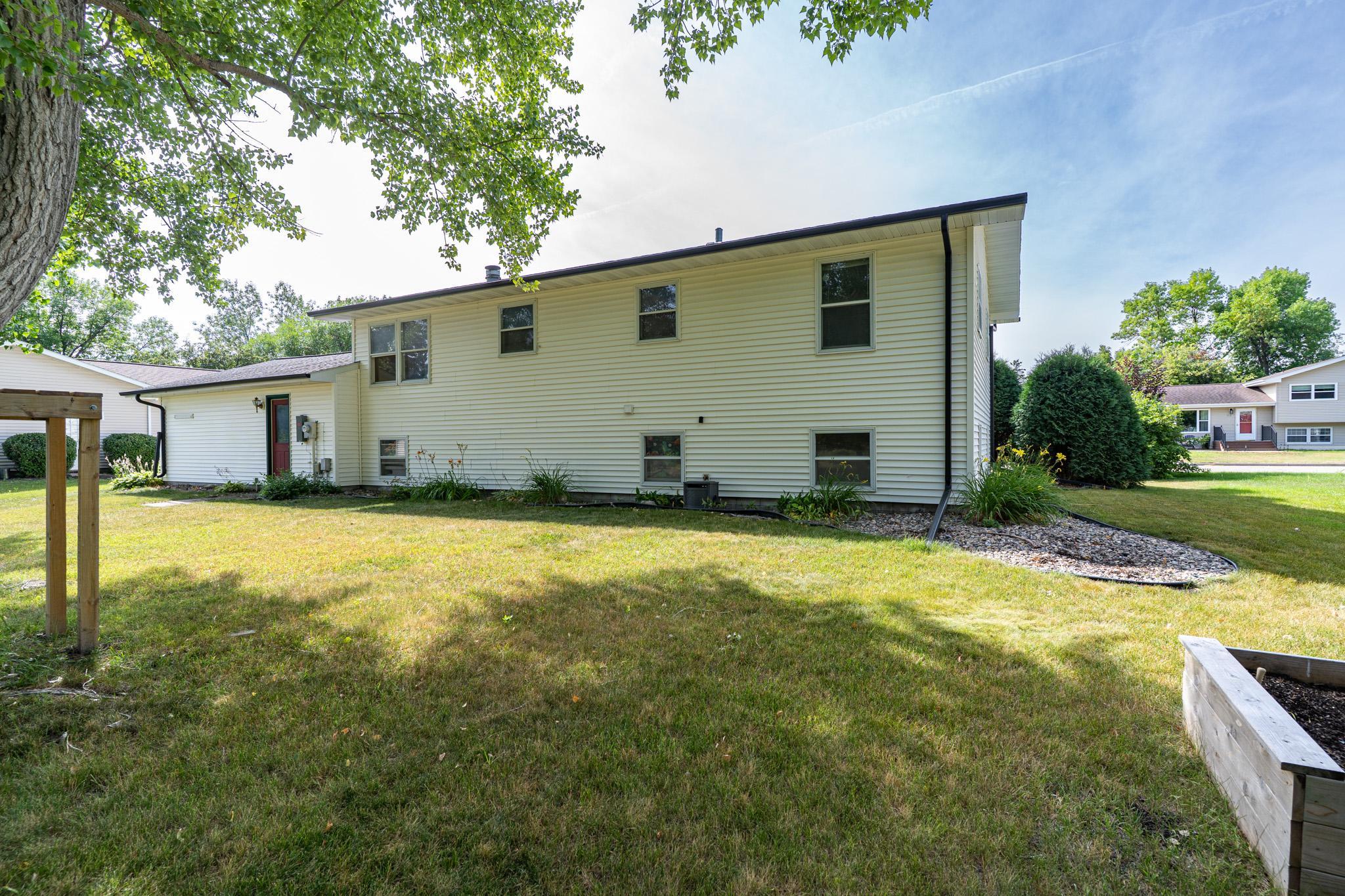 1977 single family home for sale at 511 4th Avenue NE in Crookston, MN — 4 bed, 2 bath (photo 35 of 35)
