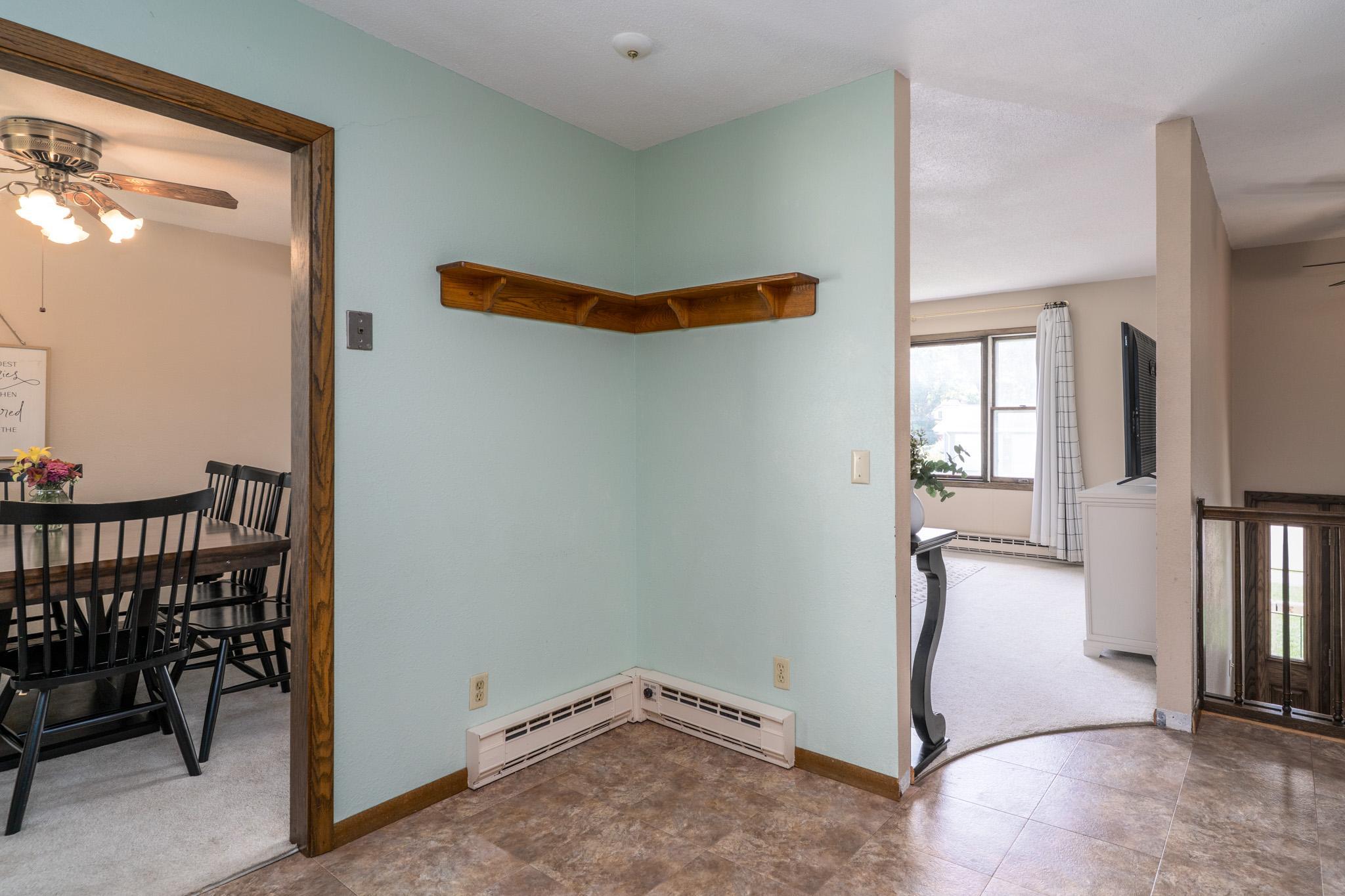 1977 single family home for sale at 511 4th Avenue NE in Crookston, MN — 4 bed, 2 bath (photo 8 of 35)