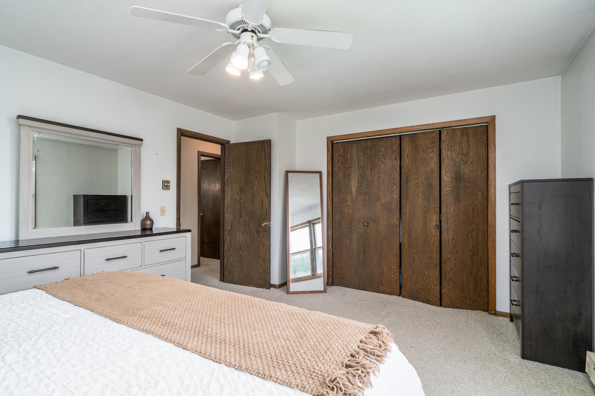 1977 single family home for sale at 511 4th Avenue NE in Crookston, MN — 4 bed, 2 bath (photo 10 of 35)