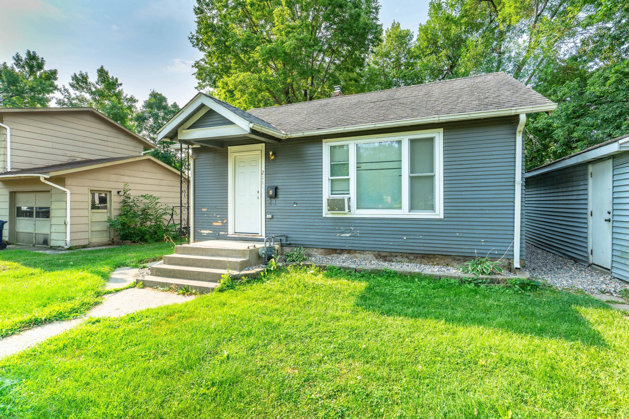 1927 single family home for sale at 211 W Channing Avenue in Fergus Falls, MN — 1 bed, 1 bath (photo 3 of 27)