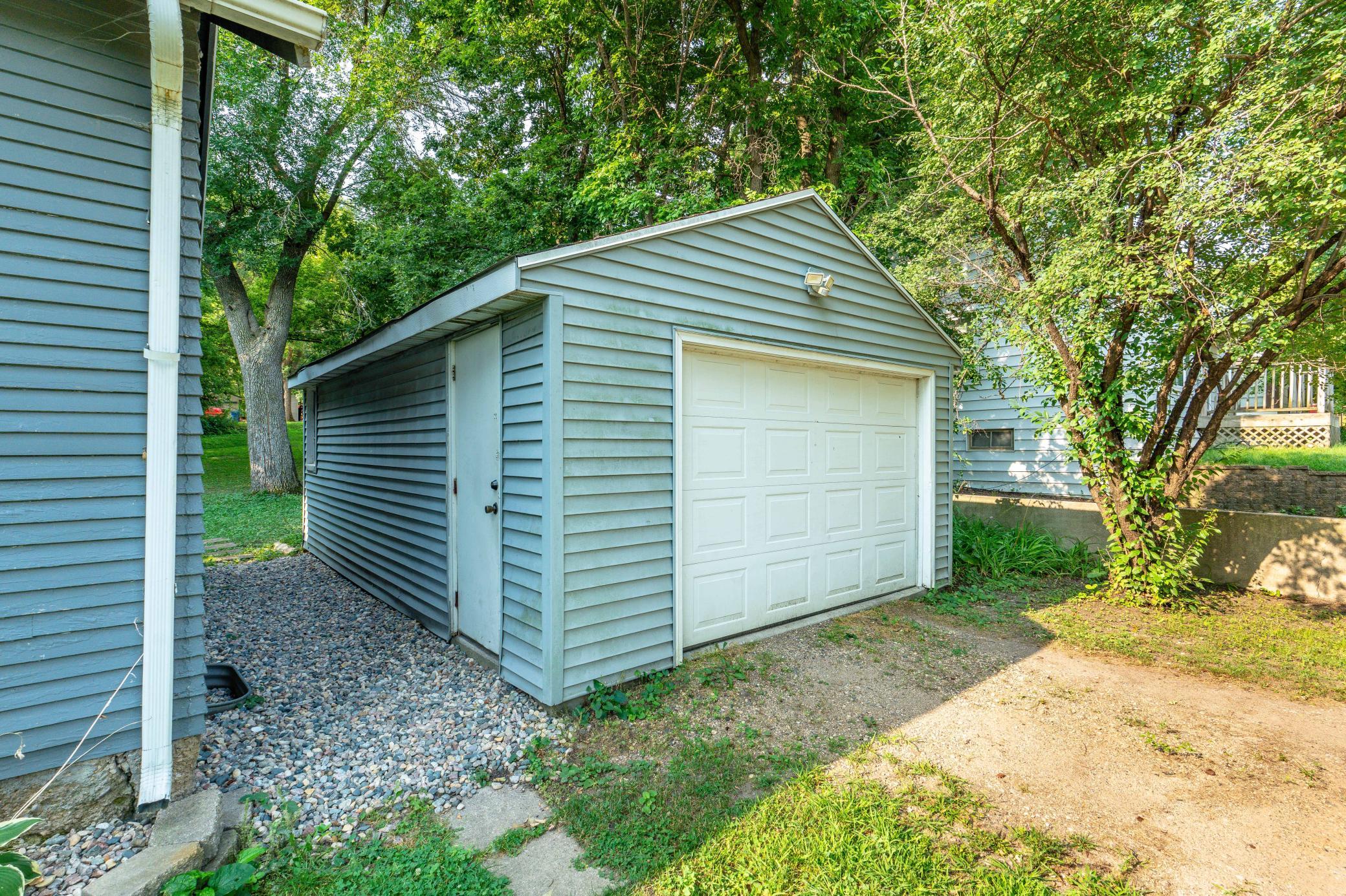 1927 single family home for sale at 211 W Channing Avenue in Fergus Falls, MN — 1 bed, 1 bath (photo 5 of 27)