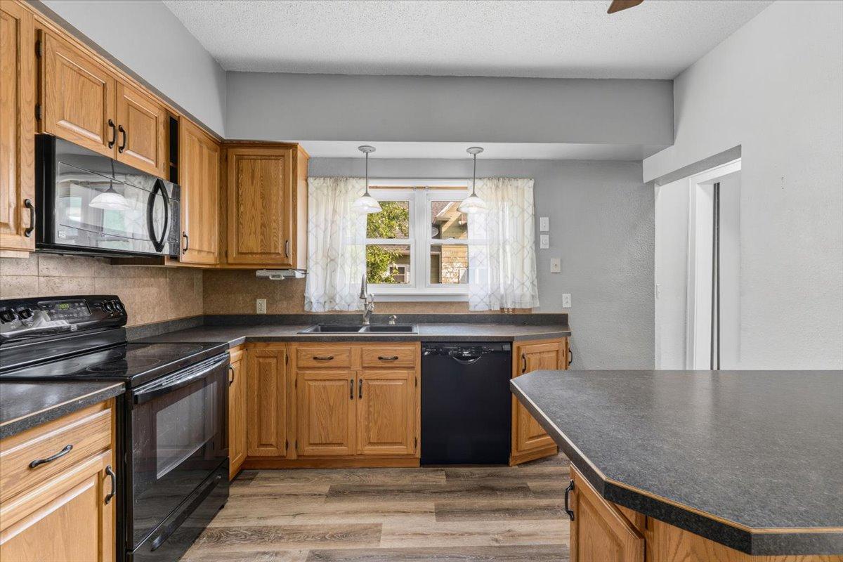 413 8th Street N, Breckenridge MN 56520 - Photo 6 of 103