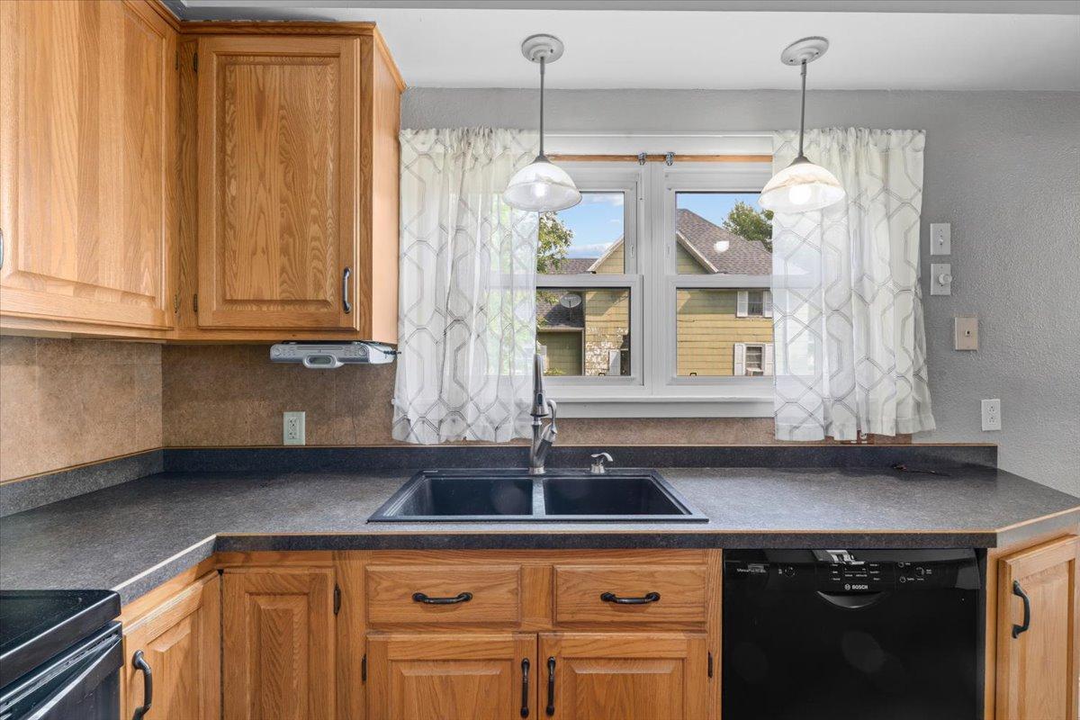 413 8th Street N, Breckenridge MN 56520 - Photo 8 of 103