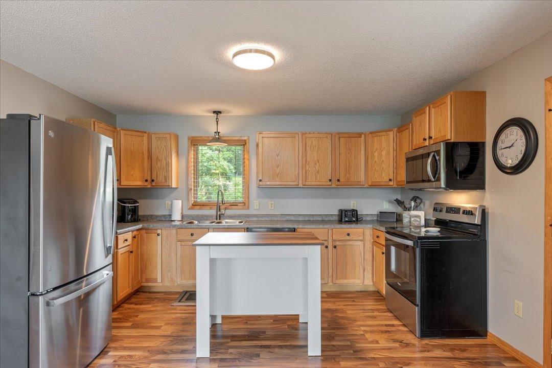 1997 single family home for sale at 33025 County Road 39 in Breezy Point, MN — 2 bed, 1 bath (photo 12 of 28)