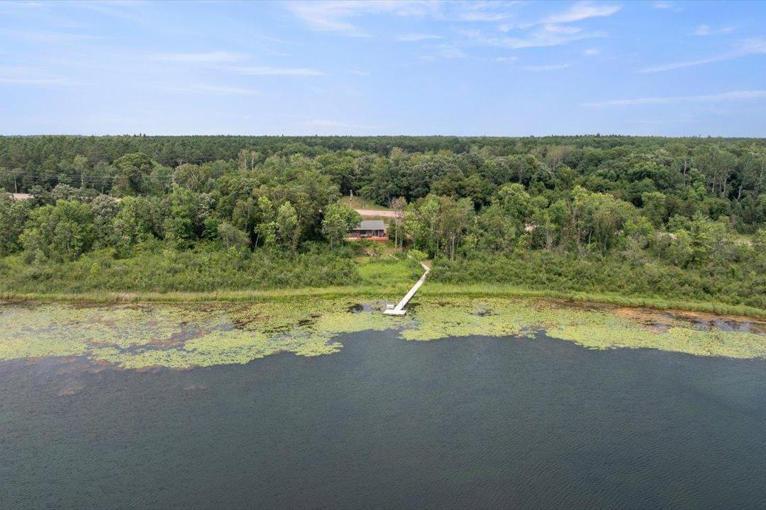 1997 single family home for sale at 33025 County Road 39 in Breezy Point, MN — 2 bed, 1 bath (photo 4 of 28)