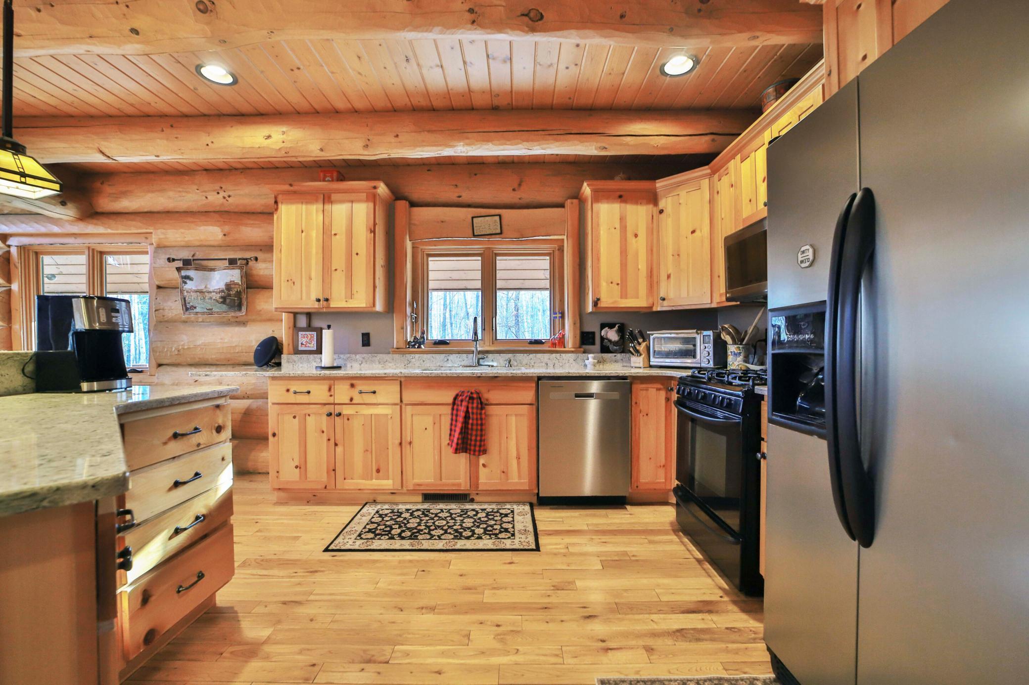 2004 single family home for sale at 29107 Voyagers Pass in Pequot Lakes, MN — 3 bed, 3 bath (photo 7 of 65)