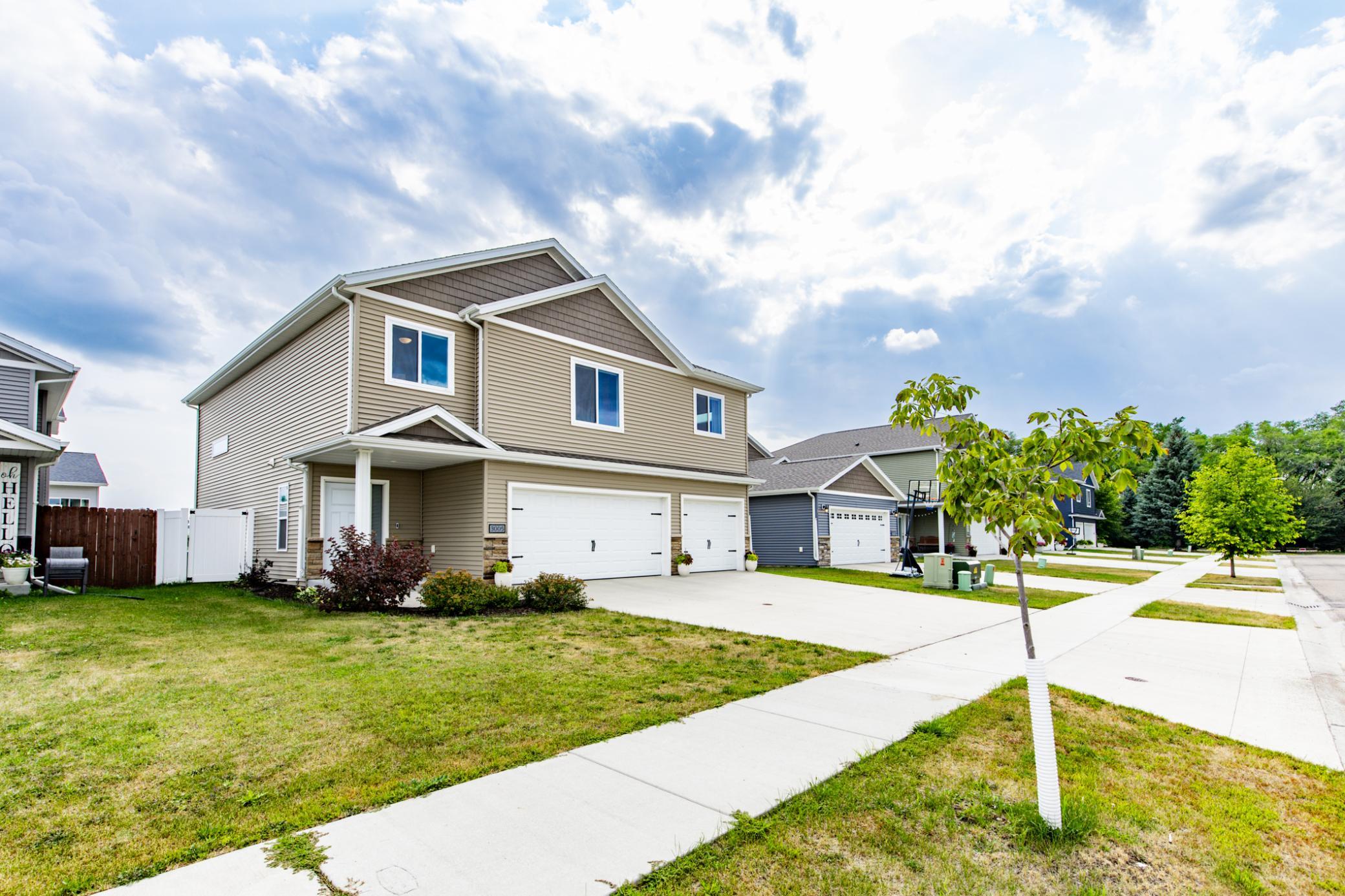 2019 single family home for sale at 3005 38th Avenue S in Moorhead, MN — 4 bed, 3 bath (photo 2 of 56)