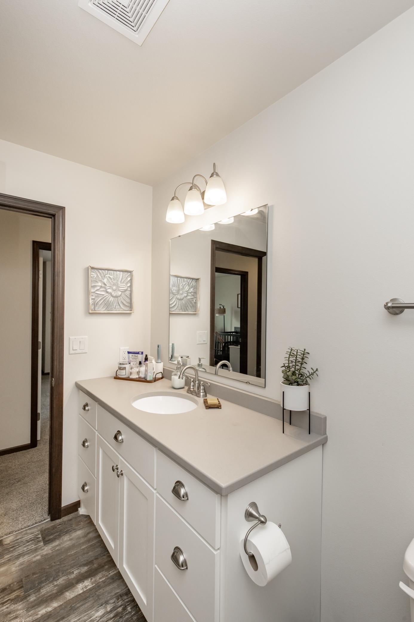 2019 single family home for sale at 3005 38th Avenue S in Moorhead, MN — 4 bed, 3 bath (photo 32 of 56)