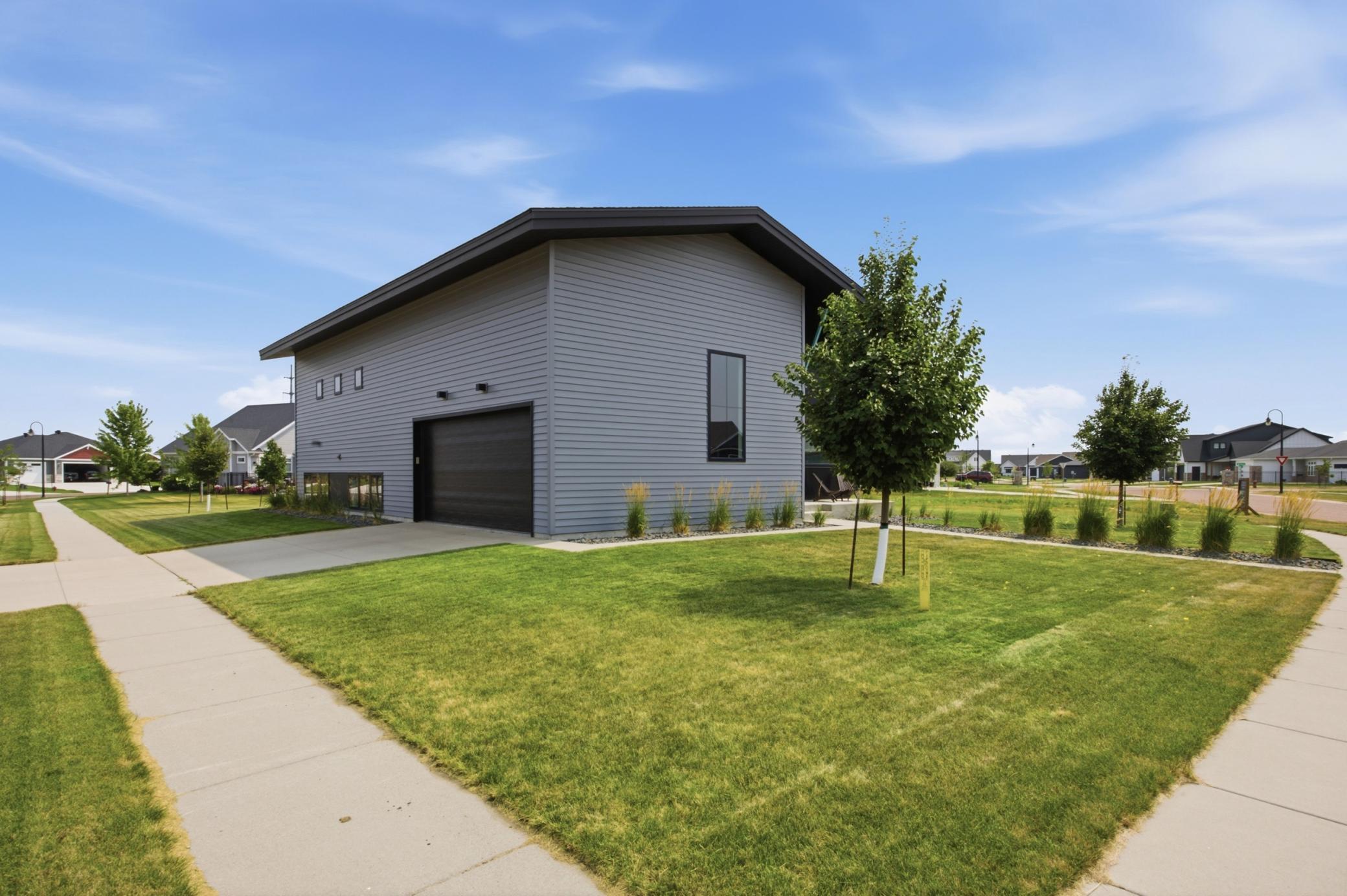 4718 Foxtail Lane S, Fargo ND 58104 - Photo 4 of 55