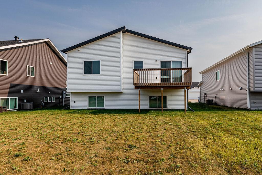3062 39th Avenue S, Moorhead MN 56560 - Photo 3 of 31