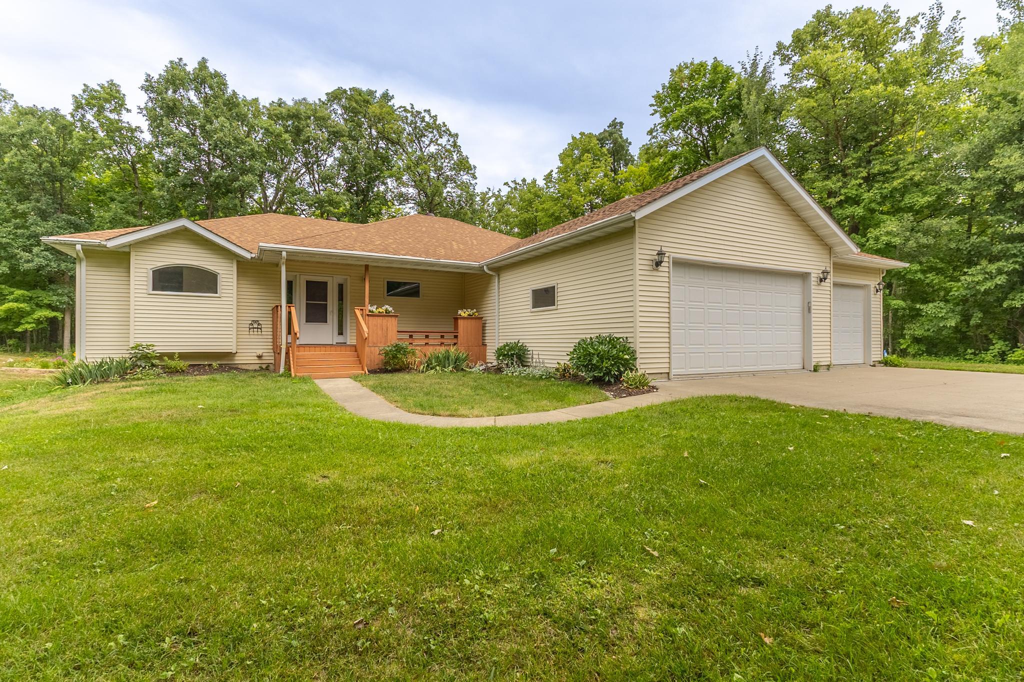 2003 single family home for sale at 18400 Shorewood Court NW in Bemidji, MN — 4 bed, 3 bath
