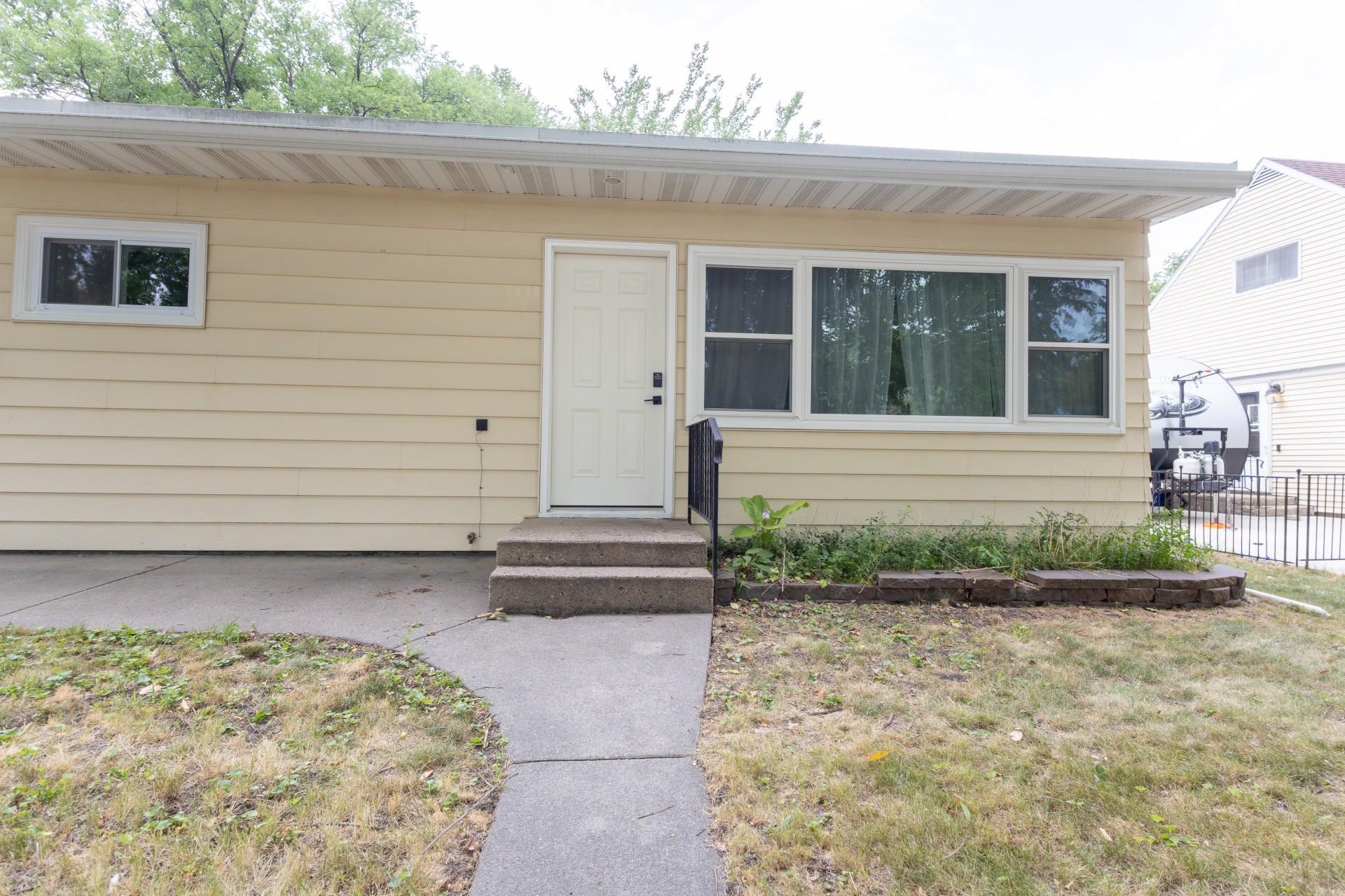 1017 18th Street S, Fargo ND 58103 - Photo 2 of 30