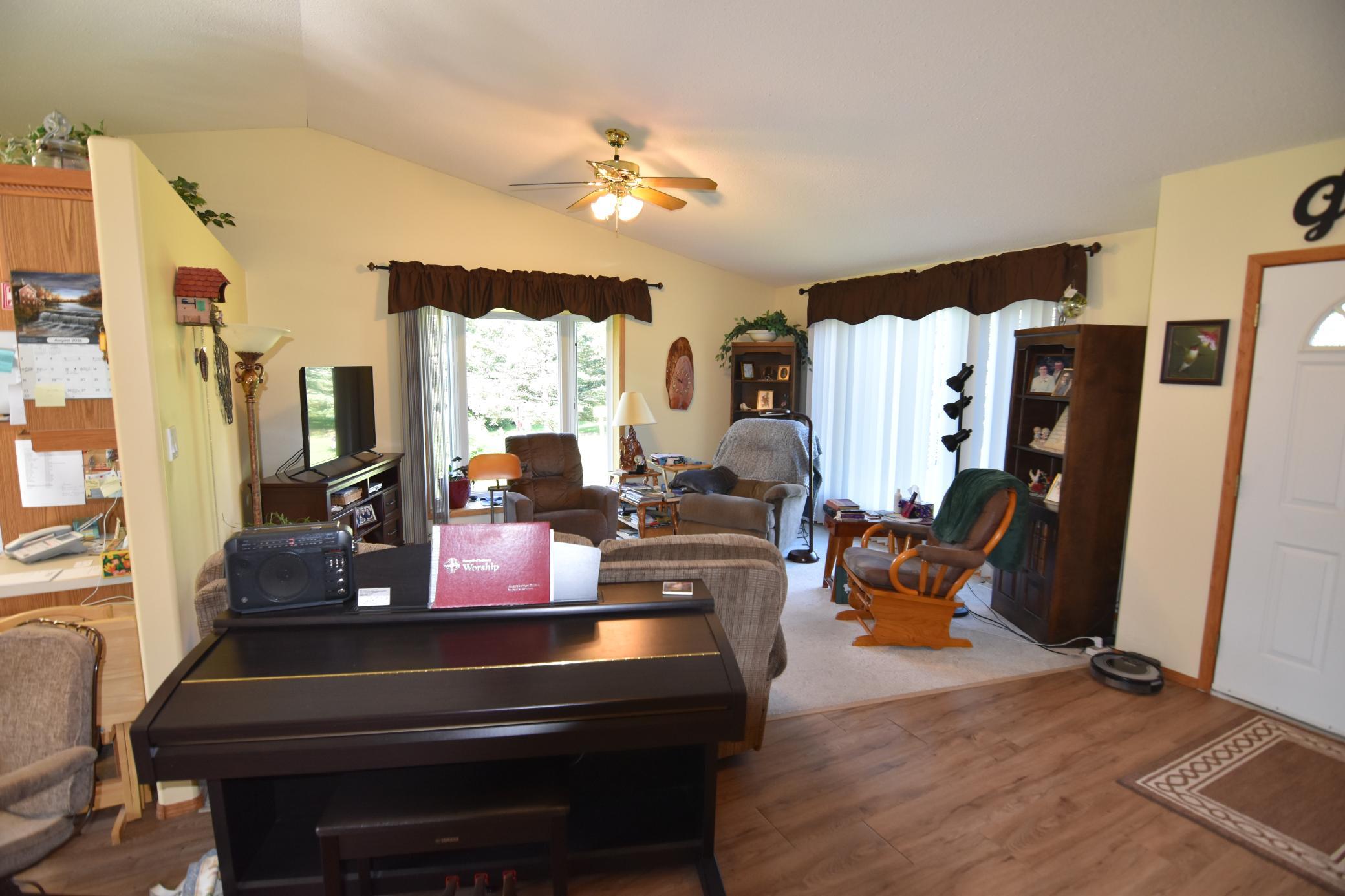 1999 single family home for sale at 220 4th Avenue SW in Baudette, MN — 3 bed, 2 bath (photo 11 of 34)