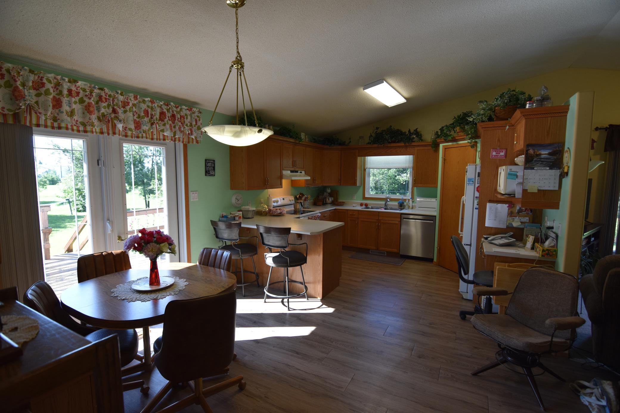 1999 single family home for sale at 220 4th Avenue SW in Baudette, MN — 3 bed, 2 bath (photo 12 of 34)