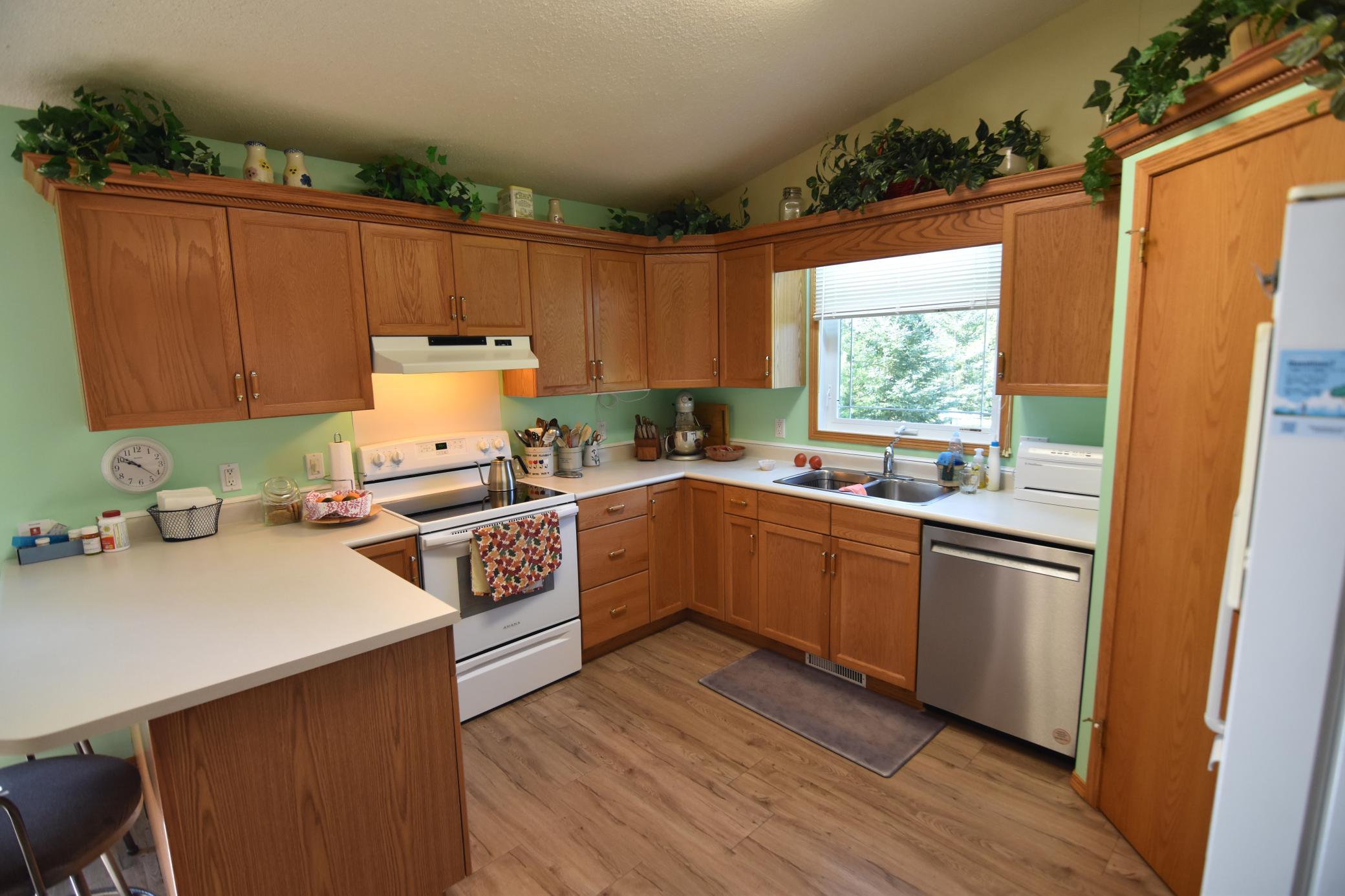 1999 single family home for sale at 220 4th Avenue SW in Baudette, MN — 3 bed, 2 bath (photo 13 of 34)