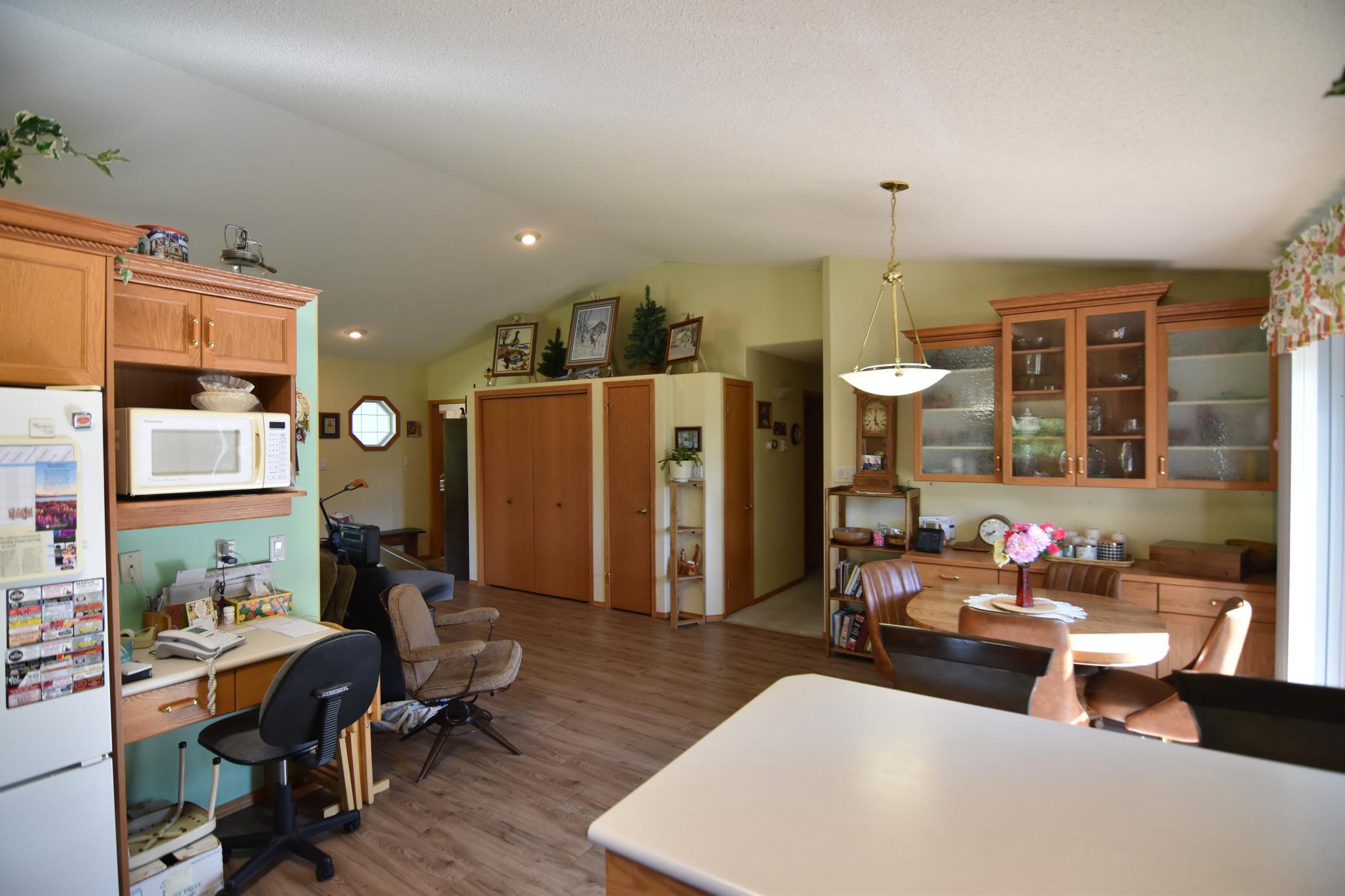 1999 single family home for sale at 220 4th Avenue SW in Baudette, MN — 3 bed, 2 bath (photo 14 of 34)