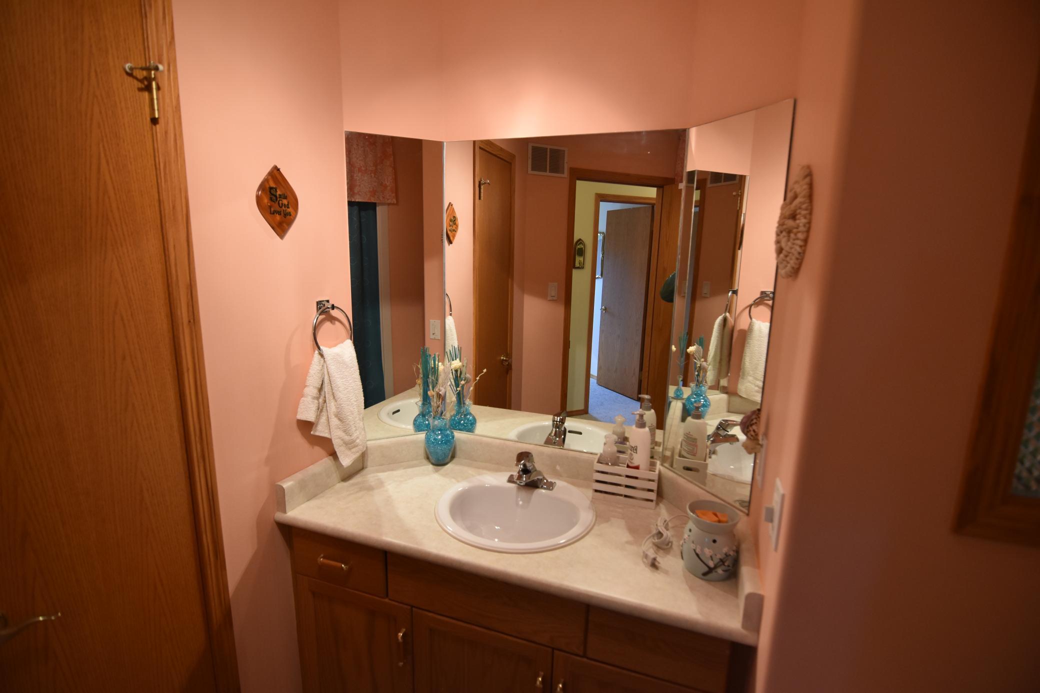 1999 single family home for sale at 220 4th Avenue SW in Baudette, MN — 3 bed, 2 bath (photo 16 of 34)
