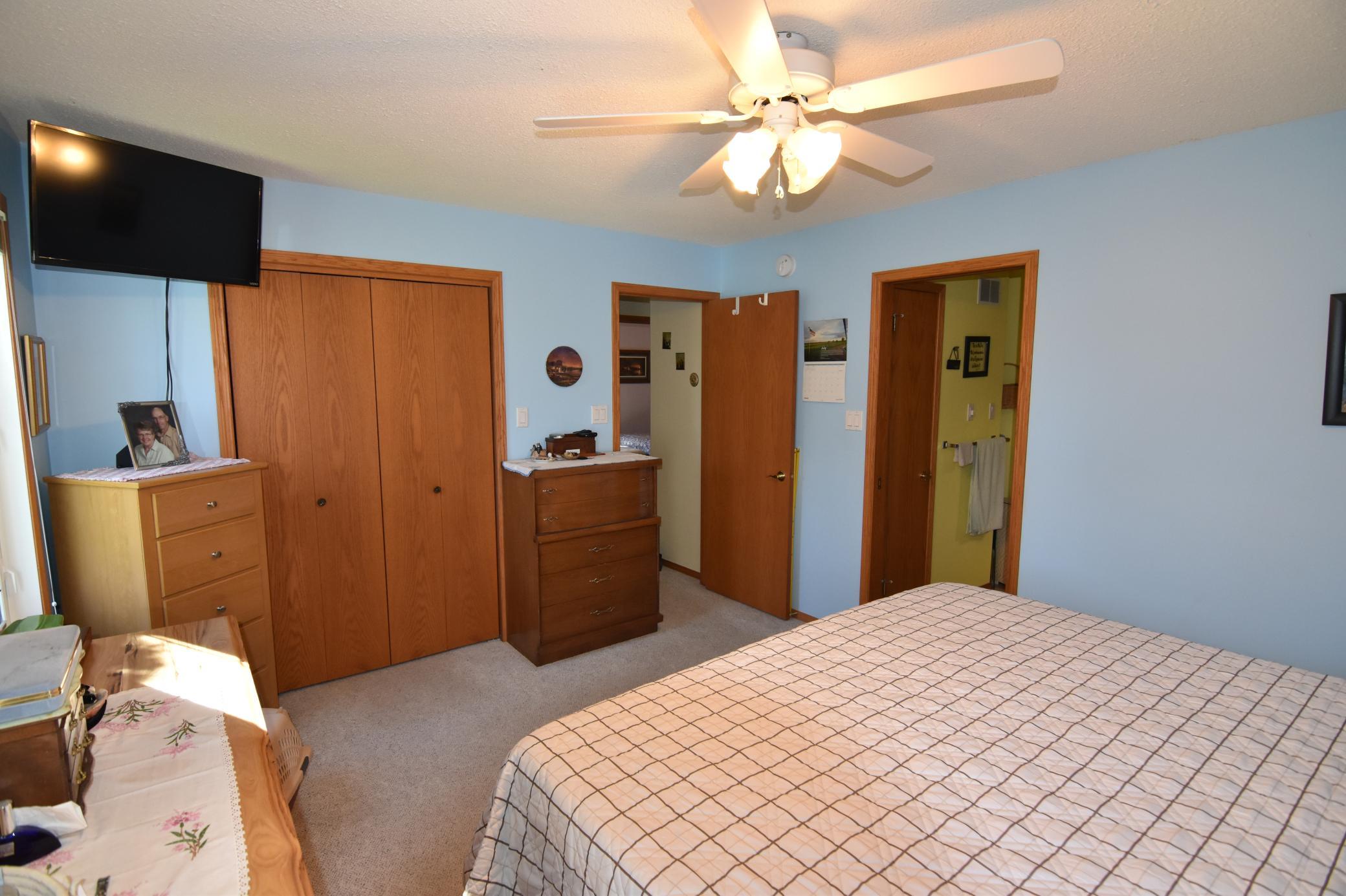 1999 single family home for sale at 220 4th Avenue SW in Baudette, MN — 3 bed, 2 bath (photo 20 of 34)