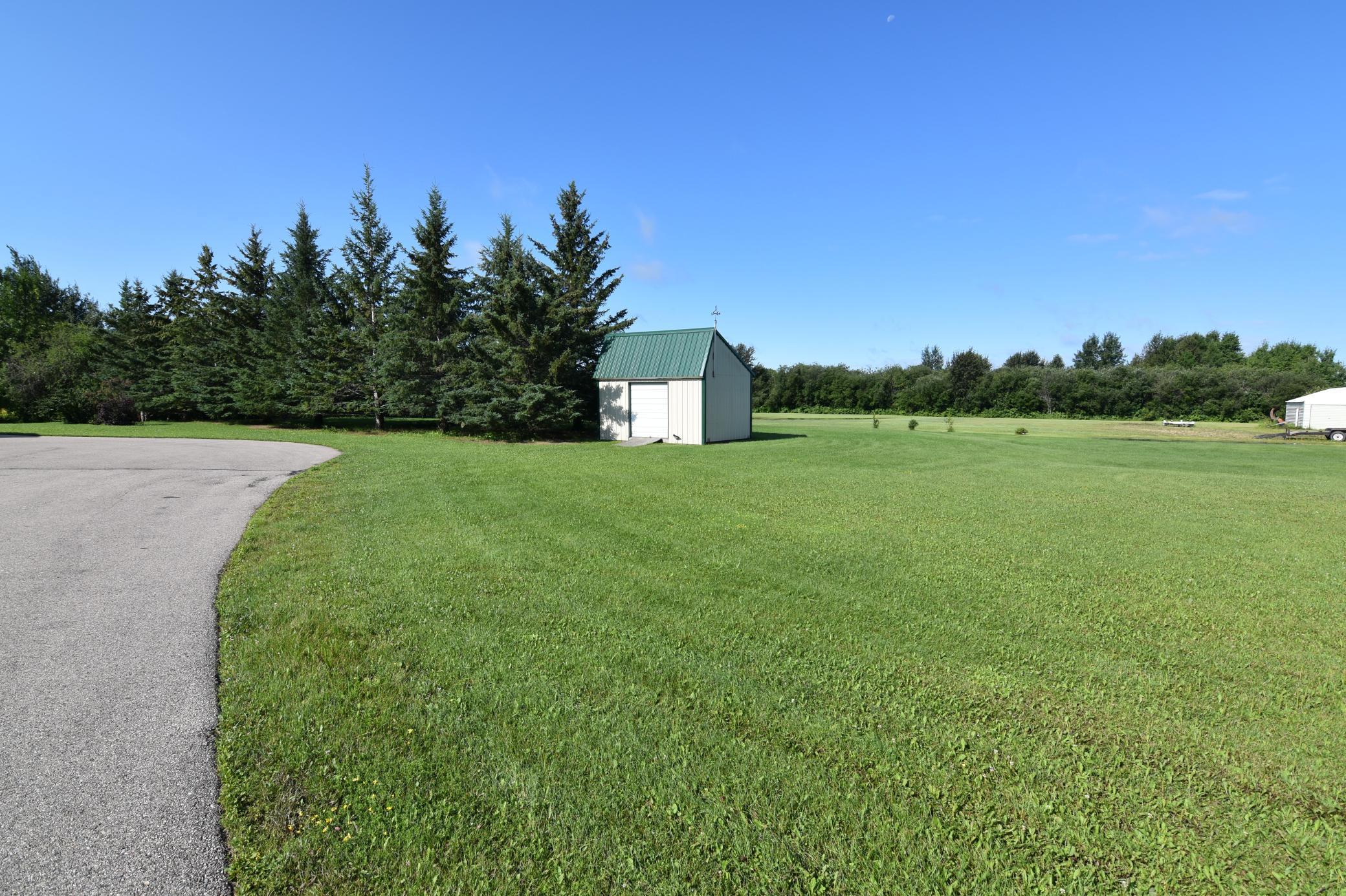 1999 single family home for sale at 220 4th Avenue SW in Baudette, MN — 3 bed, 2 bath (photo 5 of 34)