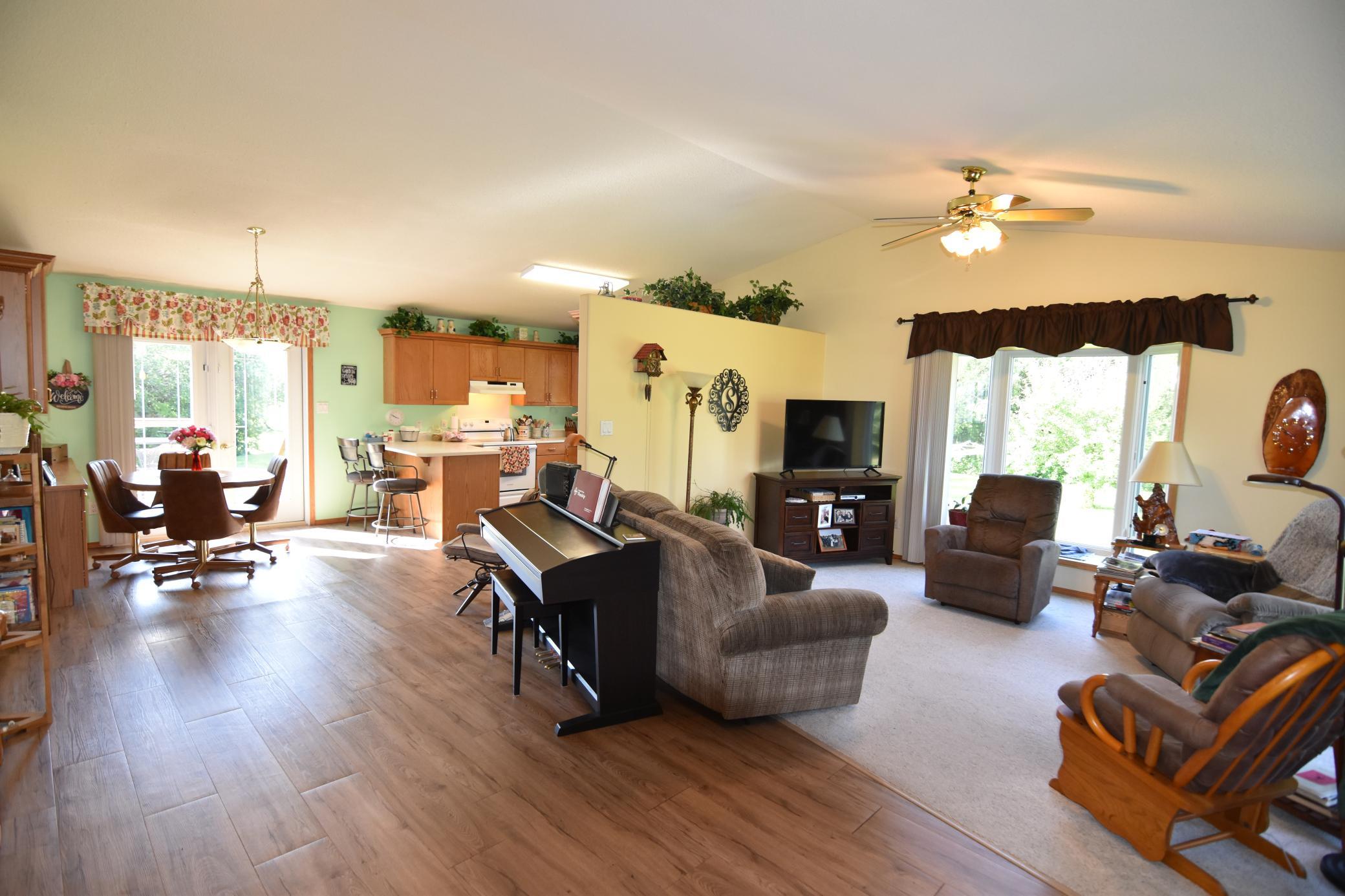 1999 single family home for sale at 220 4th Avenue SW in Baudette, MN — 3 bed, 2 bath (photo 10 of 34)