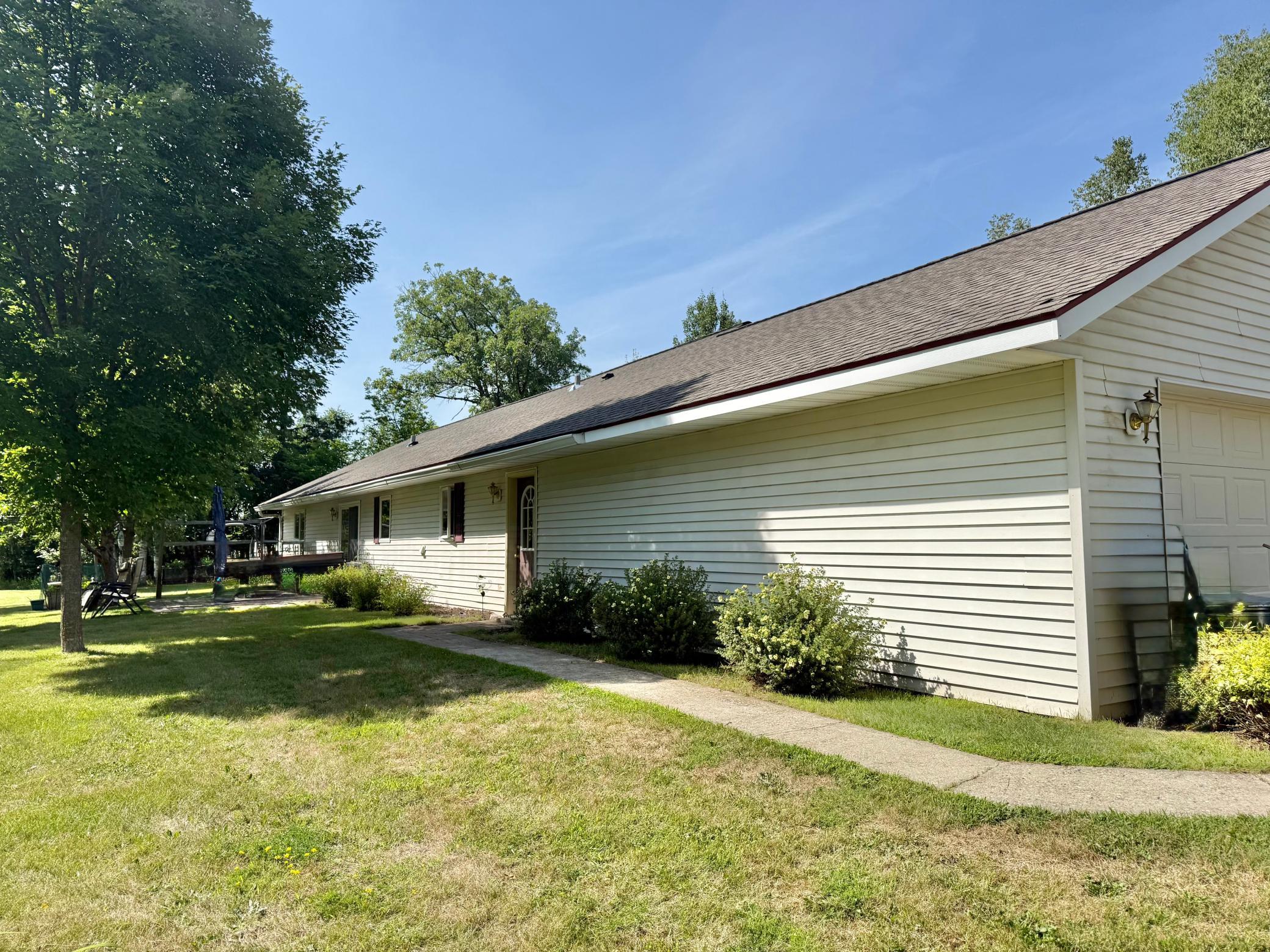 2004 single family home for sale at 19400 Woodland Circle in Detroit Lakes, MN — 3 bed, 2 bath (photo 2 of 25)