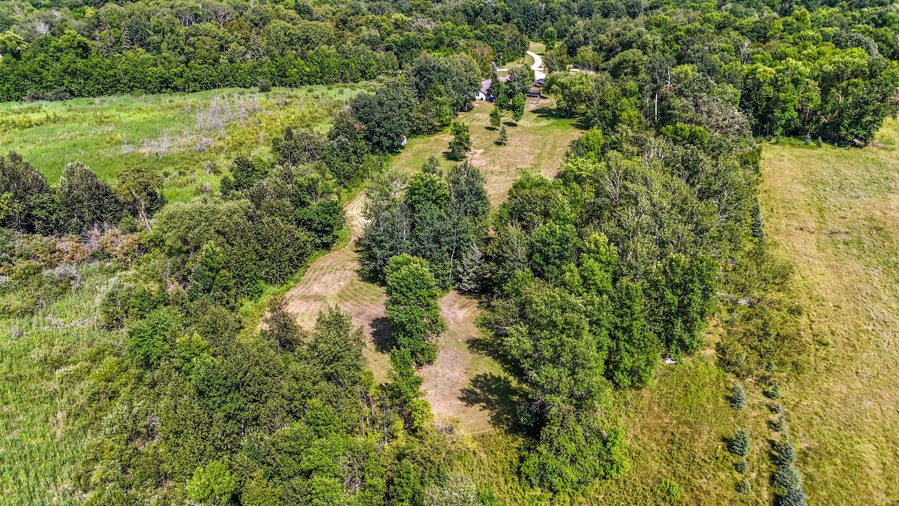 2004 single family home for sale at 19400 Woodland Circle in Detroit Lakes, MN — 3 bed, 2 bath (photo 16 of 25)