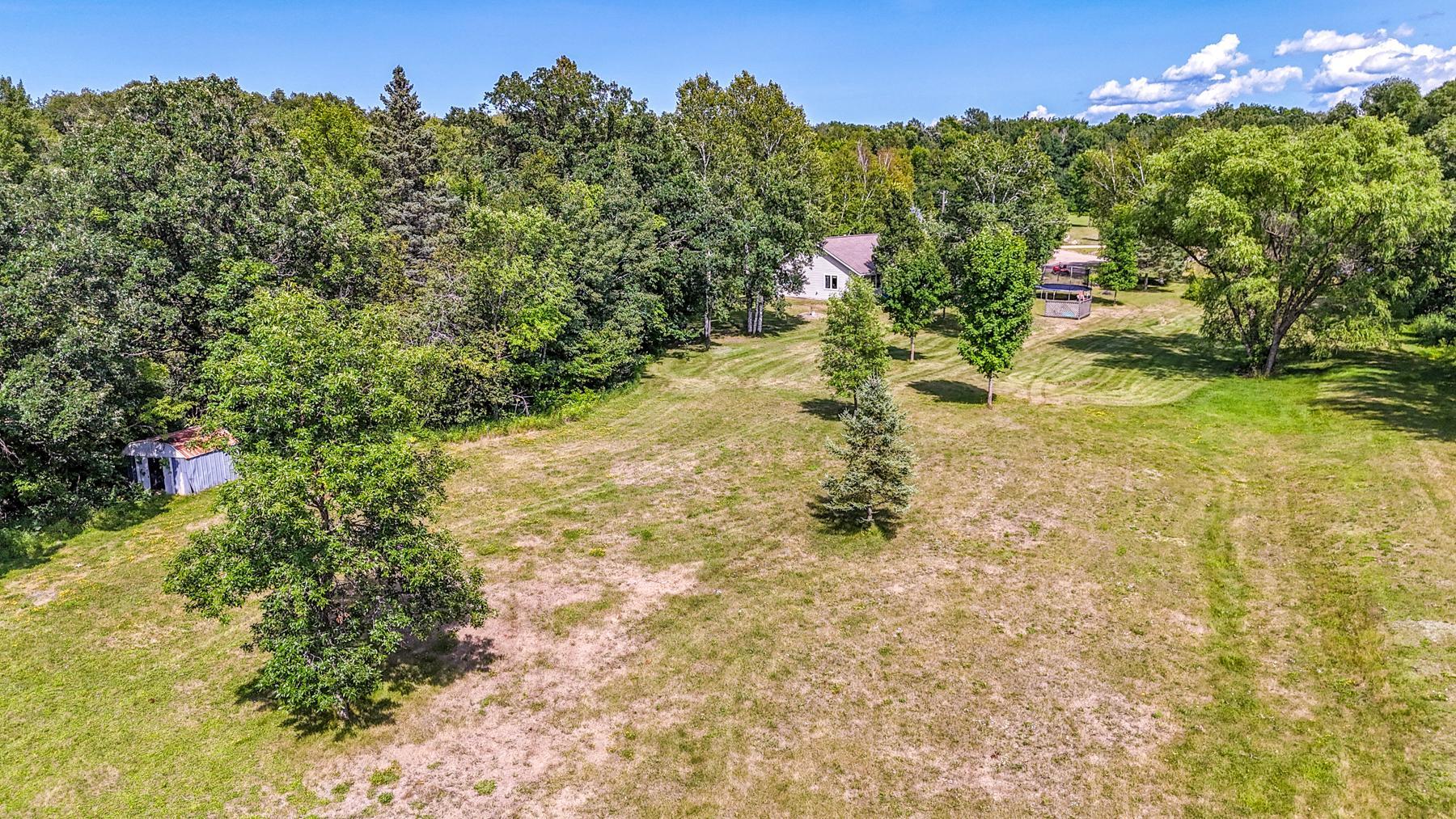 2004 single family home for sale at 19400 Woodland Circle in Detroit Lakes, MN — 3 bed, 2 bath (photo 22 of 25)