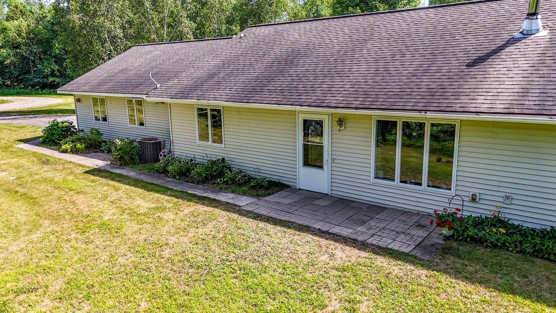 2004 single family home for sale at 19400 Woodland Circle in Detroit Lakes, MN — 3 bed, 2 bath (photo 23 of 25)