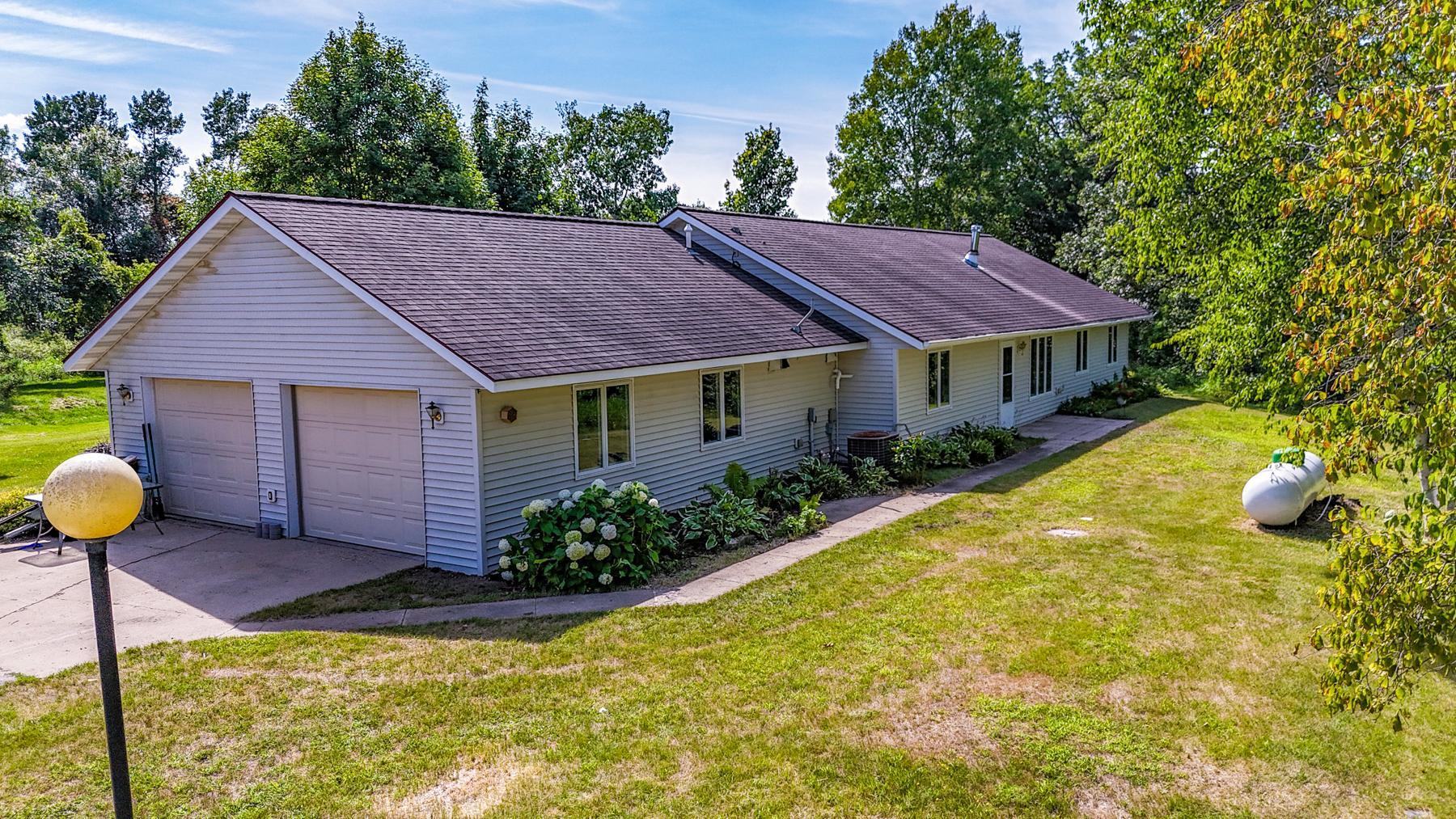 2004 single family home for sale at 19400 Woodland Circle in Detroit Lakes, MN — 3 bed, 2 bath (photo 24 of 25)