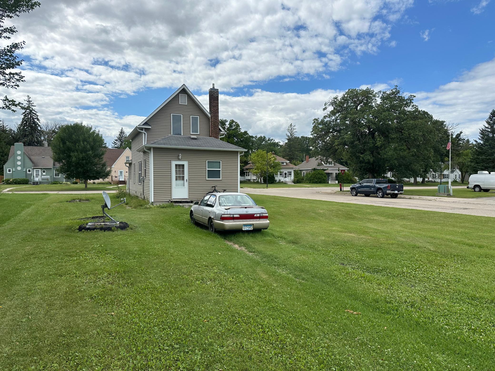 1917 single family home for sale at 824 Labree Avenue N in Thief River Falls, MN — 2 bed, 1 bath (photo 3 of 11)