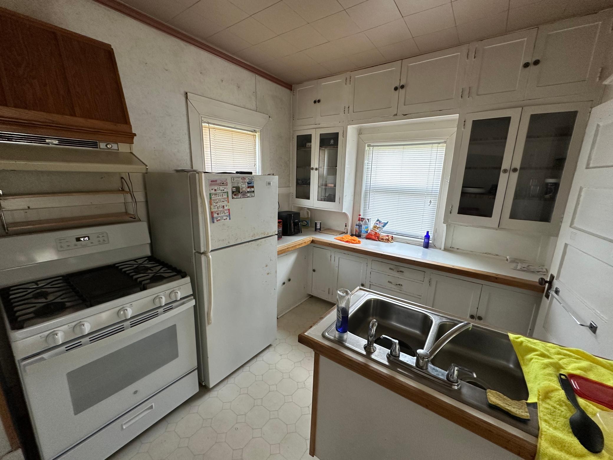 1917 single family home for sale at 824 Labree Avenue N in Thief River Falls, MN — 2 bed, 1 bath (photo 8 of 11)