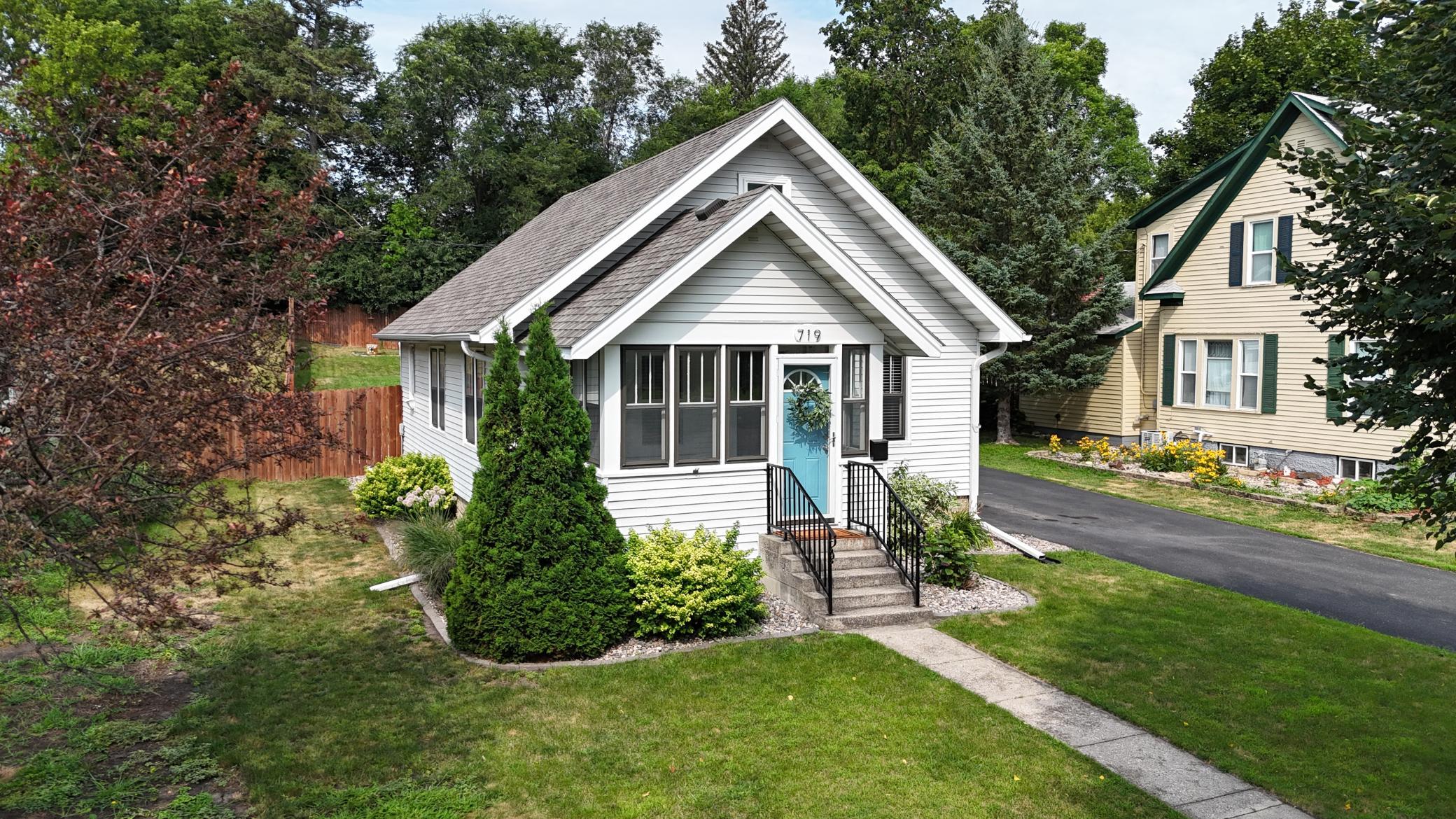 719 N Broadway, Fergus Falls MN 56537 - Photo 2 of 33