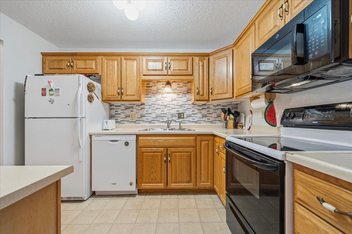 912 Hawthorne Street, Unit 104, Alexandria MN 56308 - Photo 11 of 43